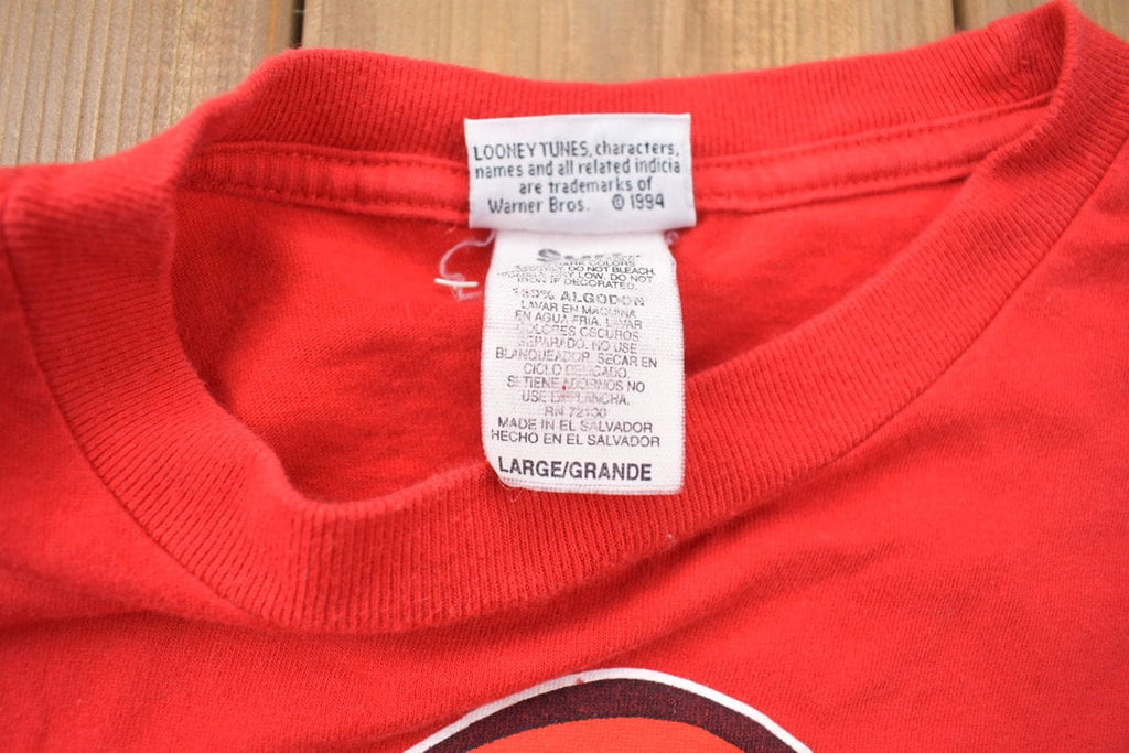 Vintage 1994 Looney Tunes Tweety Bird Santa Hat Christmas Cartoon T-Shirt