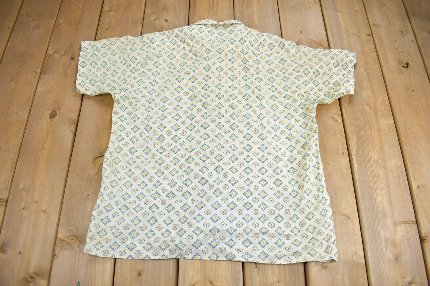 Vintage 1950s Single Needle All Over Print Button Up Shirt / Vintage All Over Print / Short Sleeve / True Vintage / MCM / Art Deco