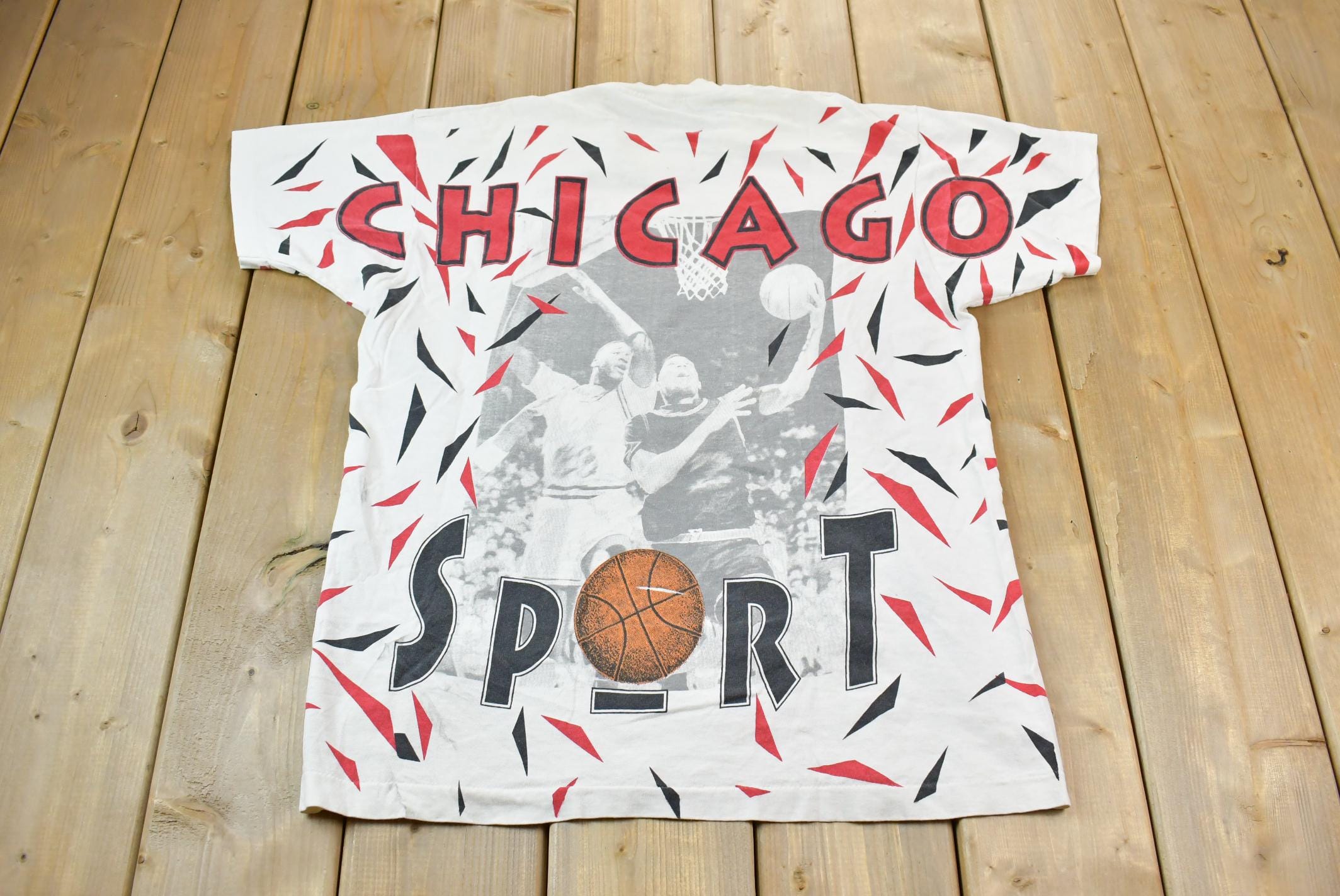 Vintage 1990s Chicago Sport Dennis Rodman Shaq Basketball Graphic T-Shirt