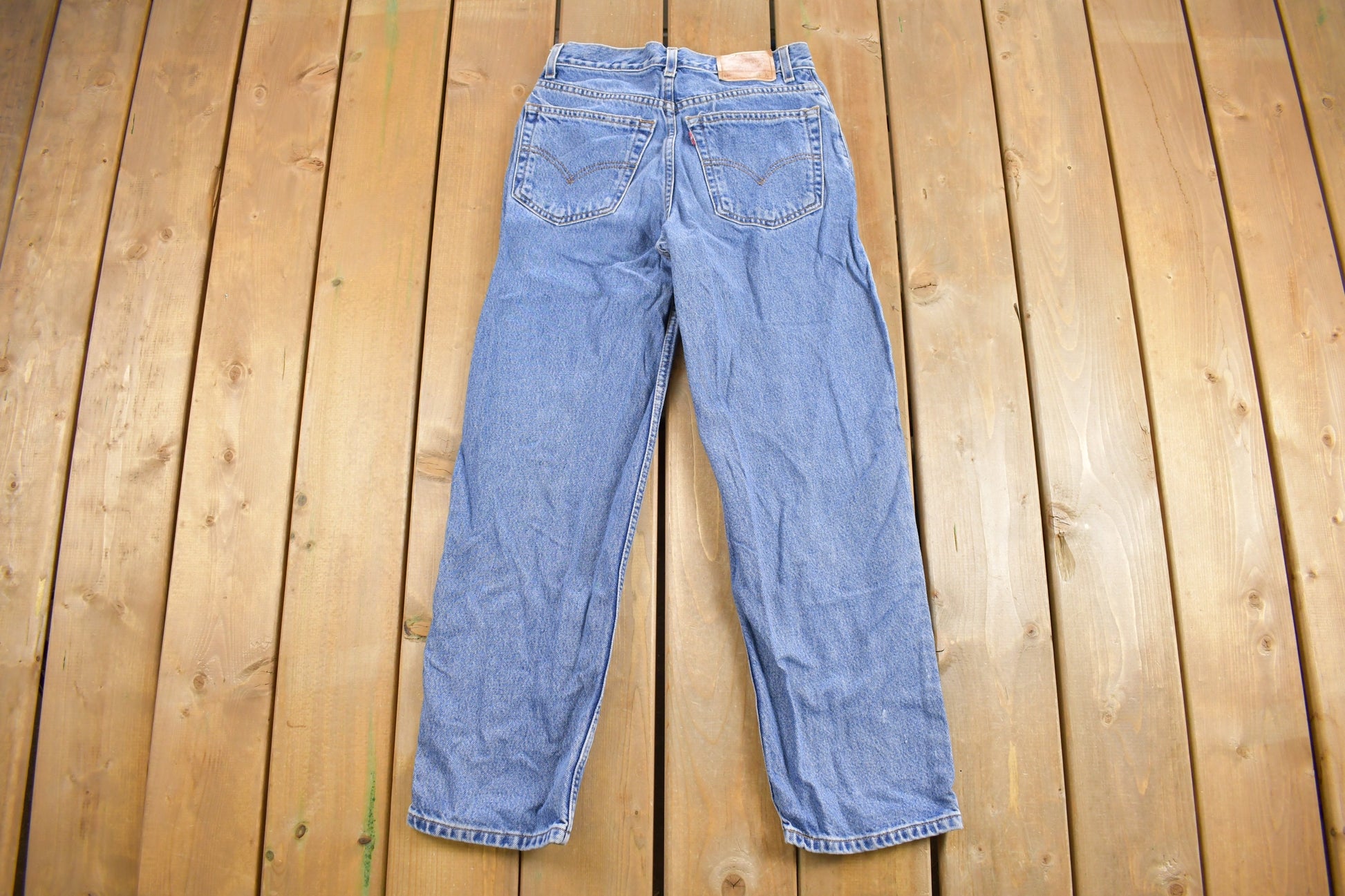 Vintage 1990s Levi's 550 Red Tab Jeans Size 27 x 26.5 / Mid Wash / Levis / Streetwear / 90s Denim / Clothing / Student Fit