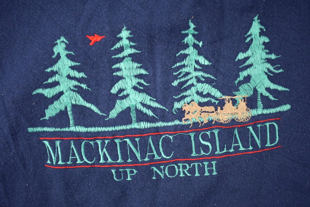 Vintage 1990s Mackinac Island Up North Embroidered Souvenir Crewneck Sweatshirt Made In USA