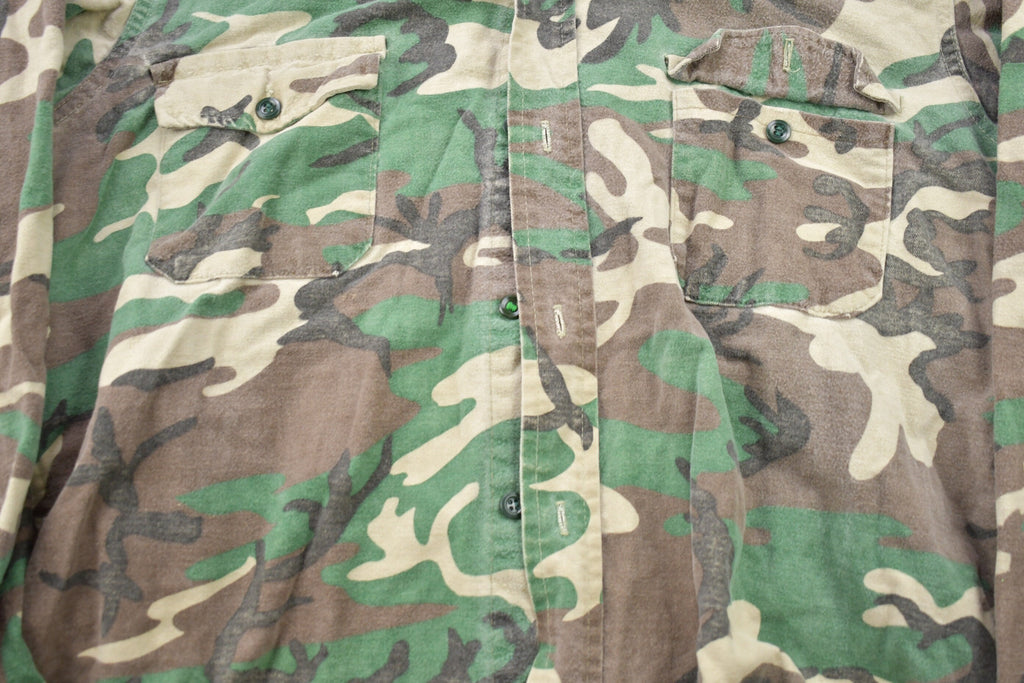 Vintage 1980s Deer Skin Hunting Camo Button Up Shirt
