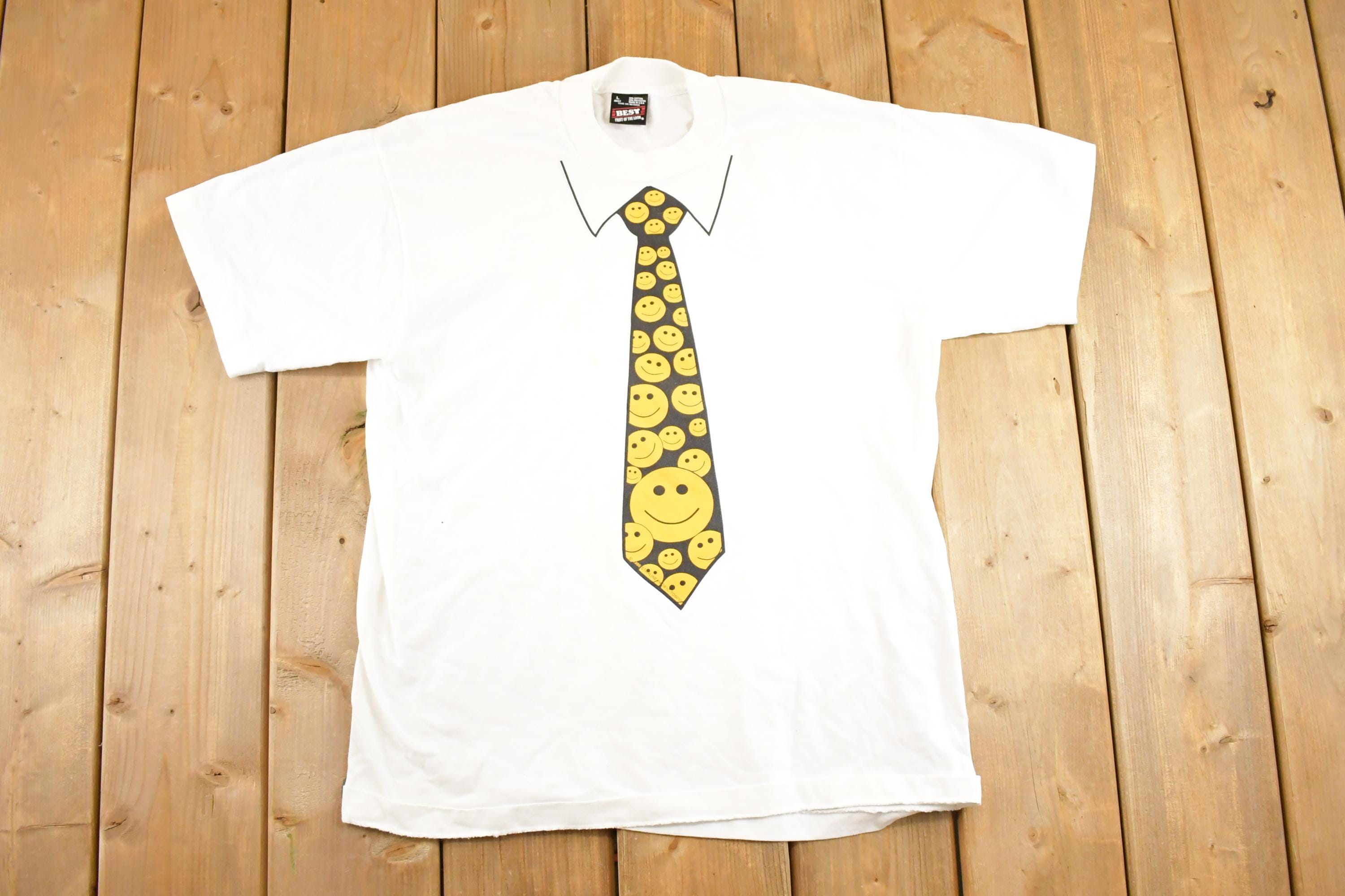 Vintage 1990's Happy Face Tie Souvenir Travel T-Shirt Mens M
