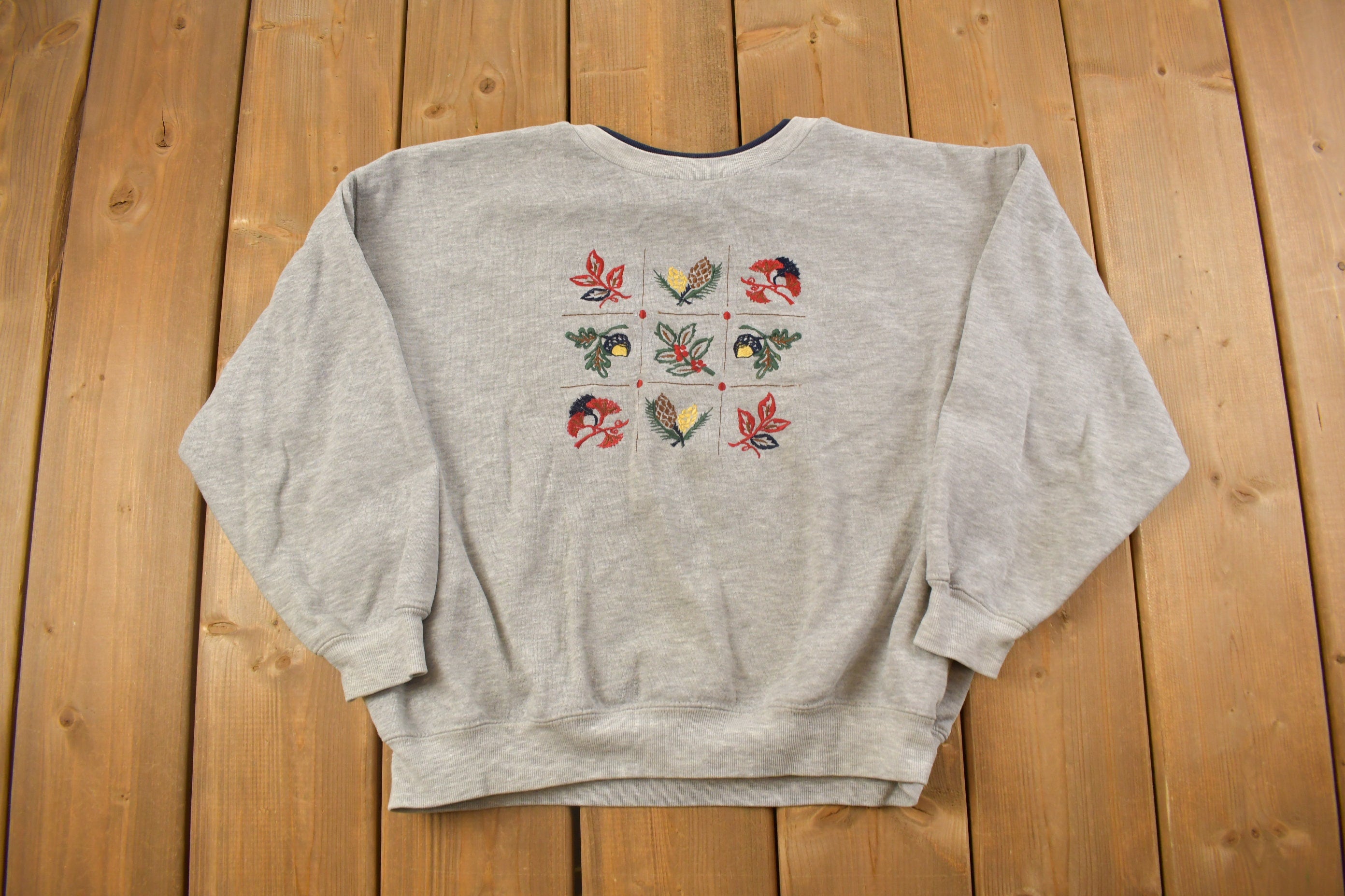 Vintage 1990s Acorns and Pinecones Themed Crewneck Sweatshirt