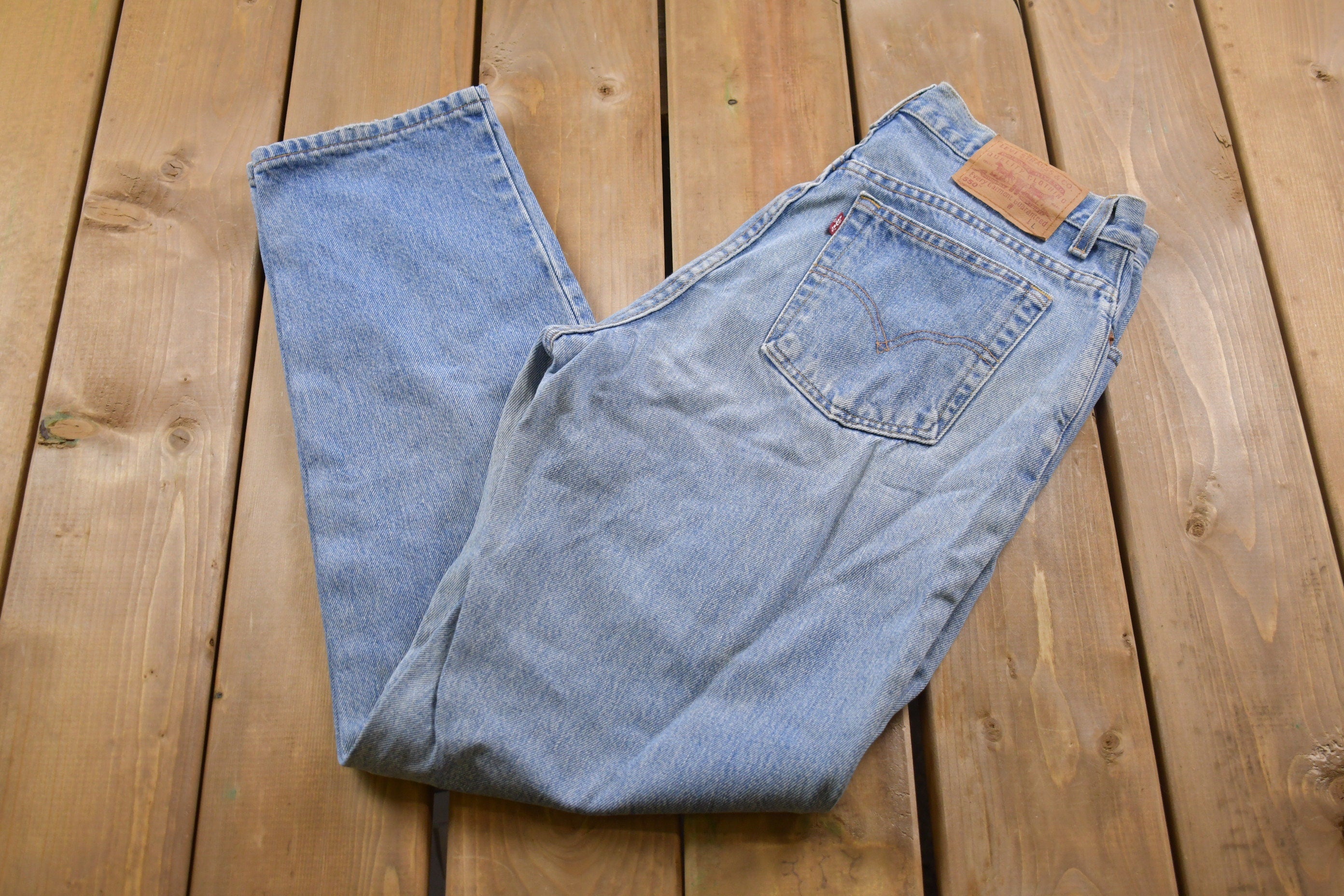 Vintage 1990s Levi's 550 Red Tab Jeans Size 32 x 32