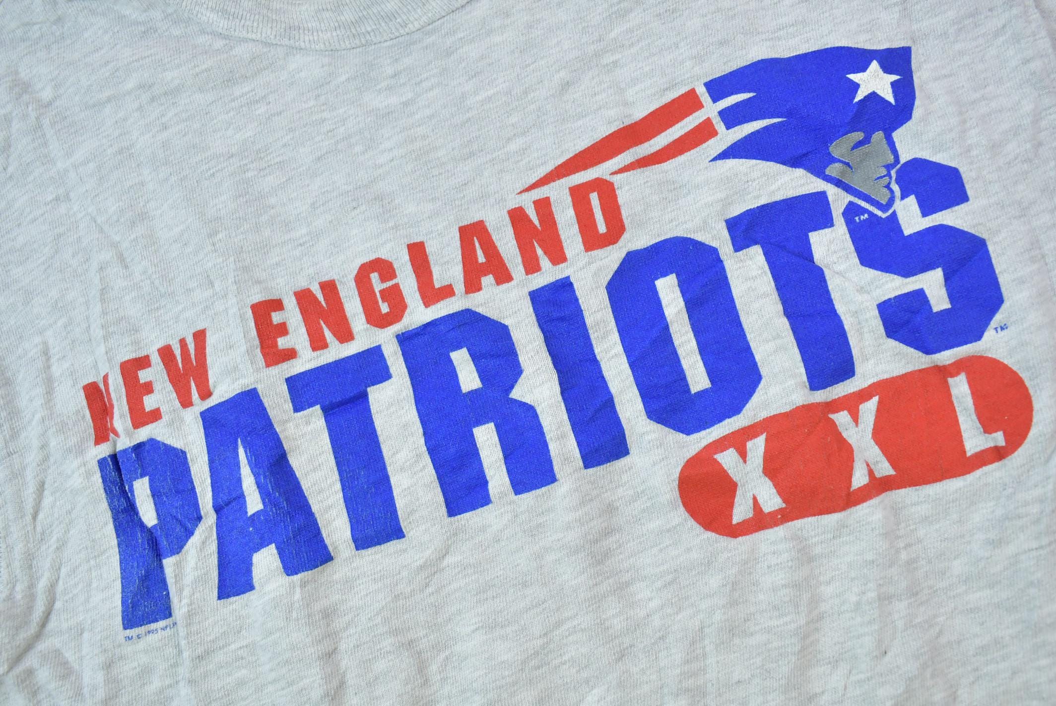 Vintage 1990a New England Patriots Champion Sportswear Graphic Sleeveless T-shirt