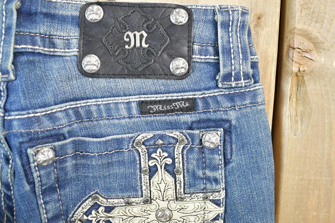 Vintage Y2K Miss Me Bedazzled Low Rise Jeans Size 26x31
