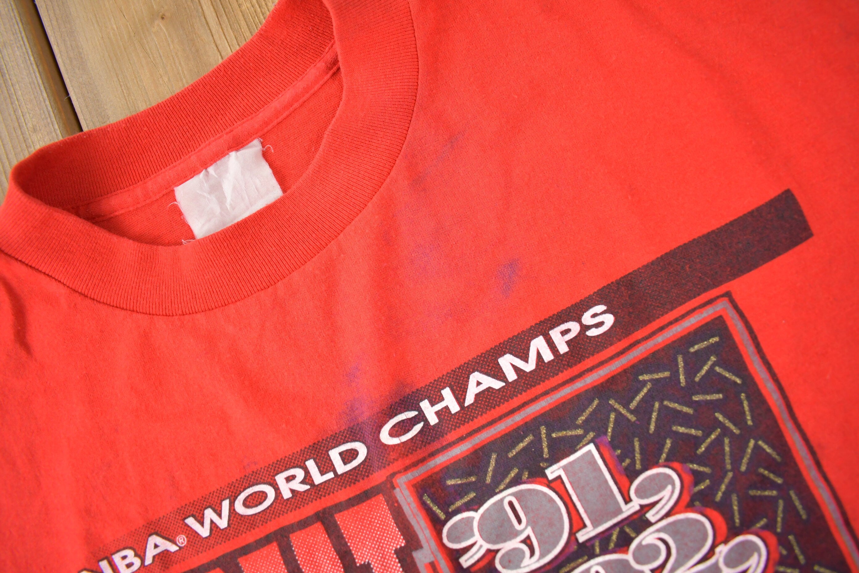 Vintage 1993 Chicago Bulls 3 Peat NBA World Champions Basketball Graphic T-Shirt Made In USA