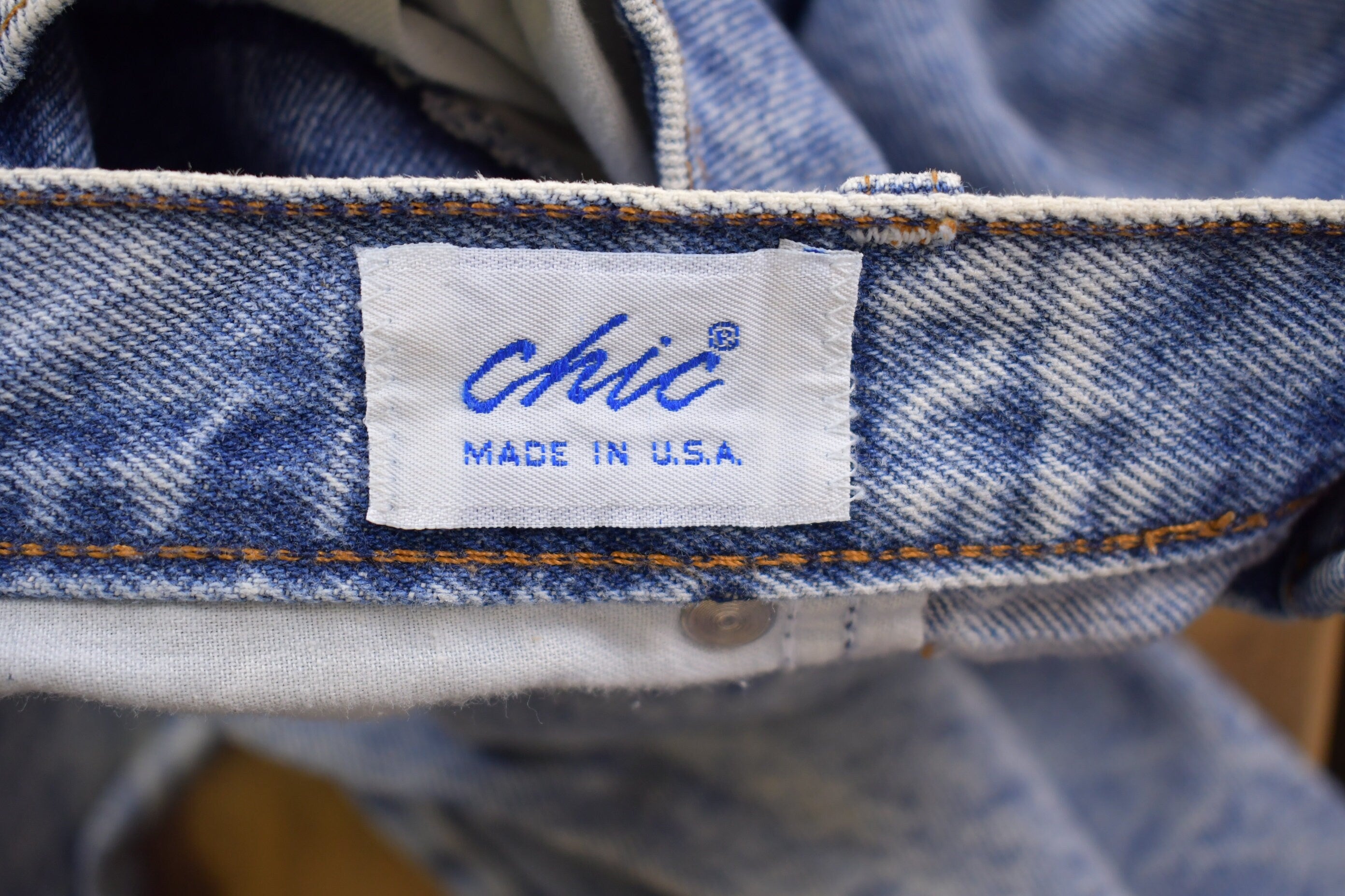 Vintage 1990's Chic Light Wash Blue Jeans 31 x 28