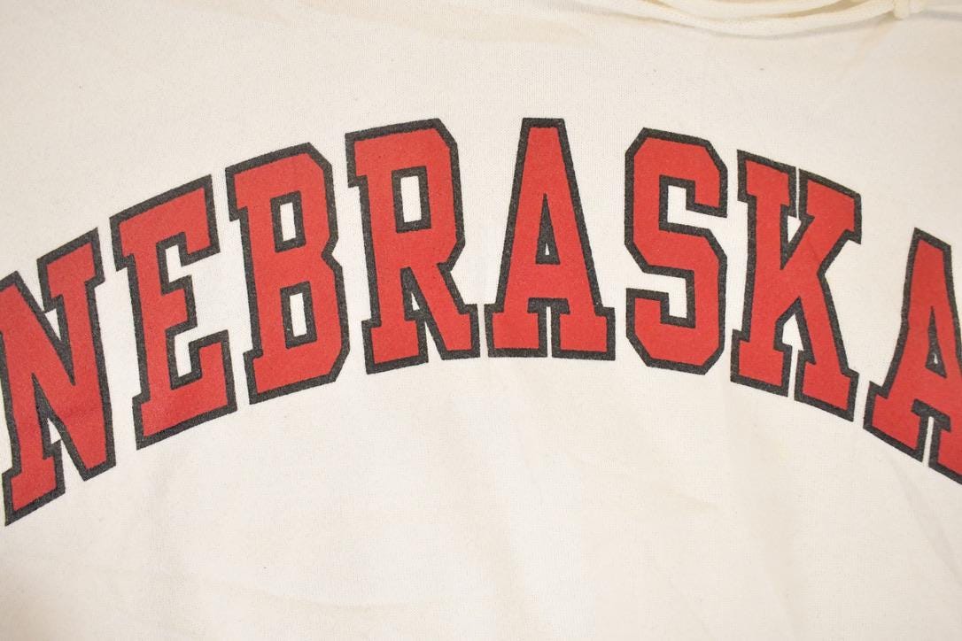 Vintage 1990s Russell Nebraska Text Logo Graphic Print Hoodie Sweatshirt Men's S