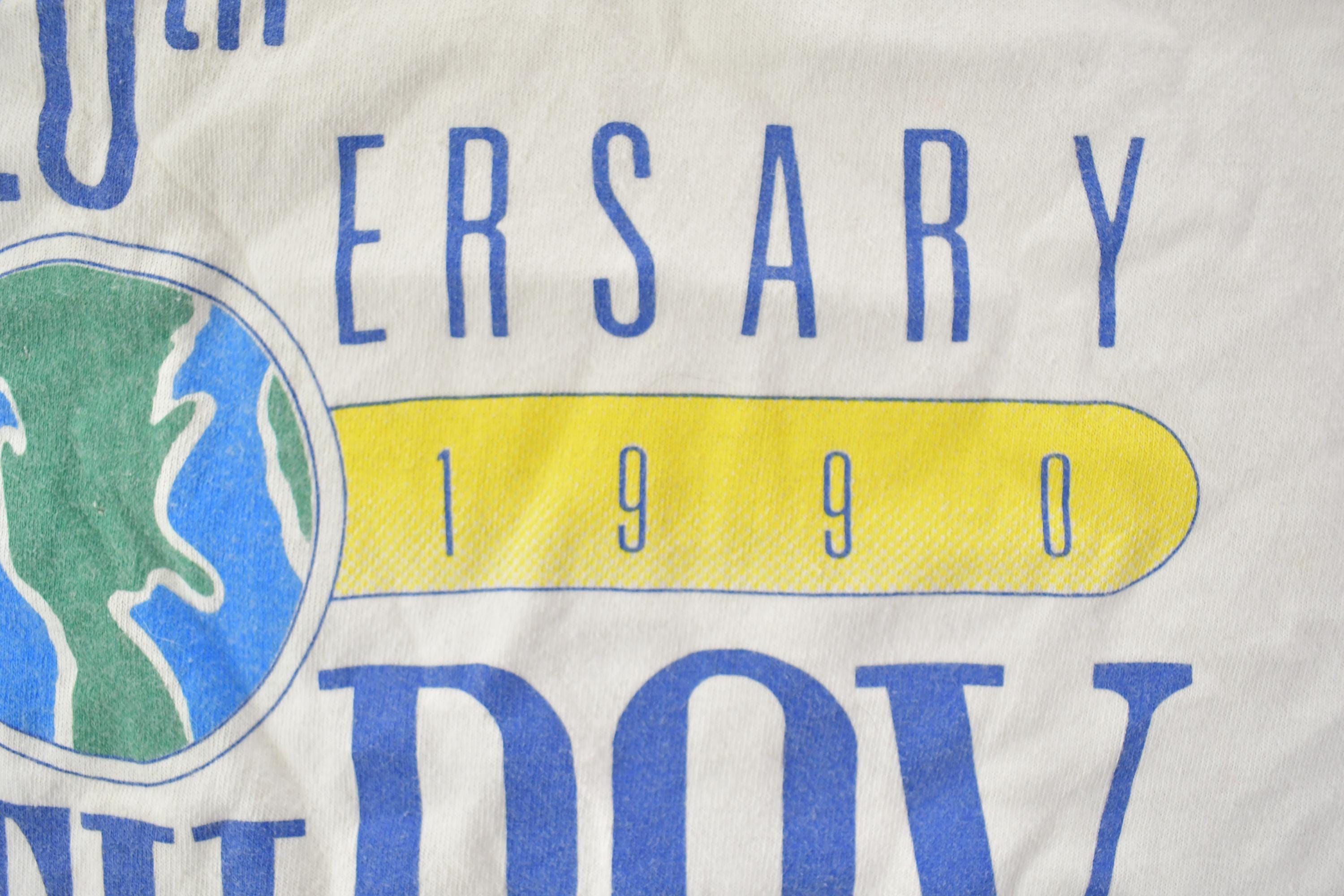 Vintage 1990s Earth Day Graphic T-Shirt