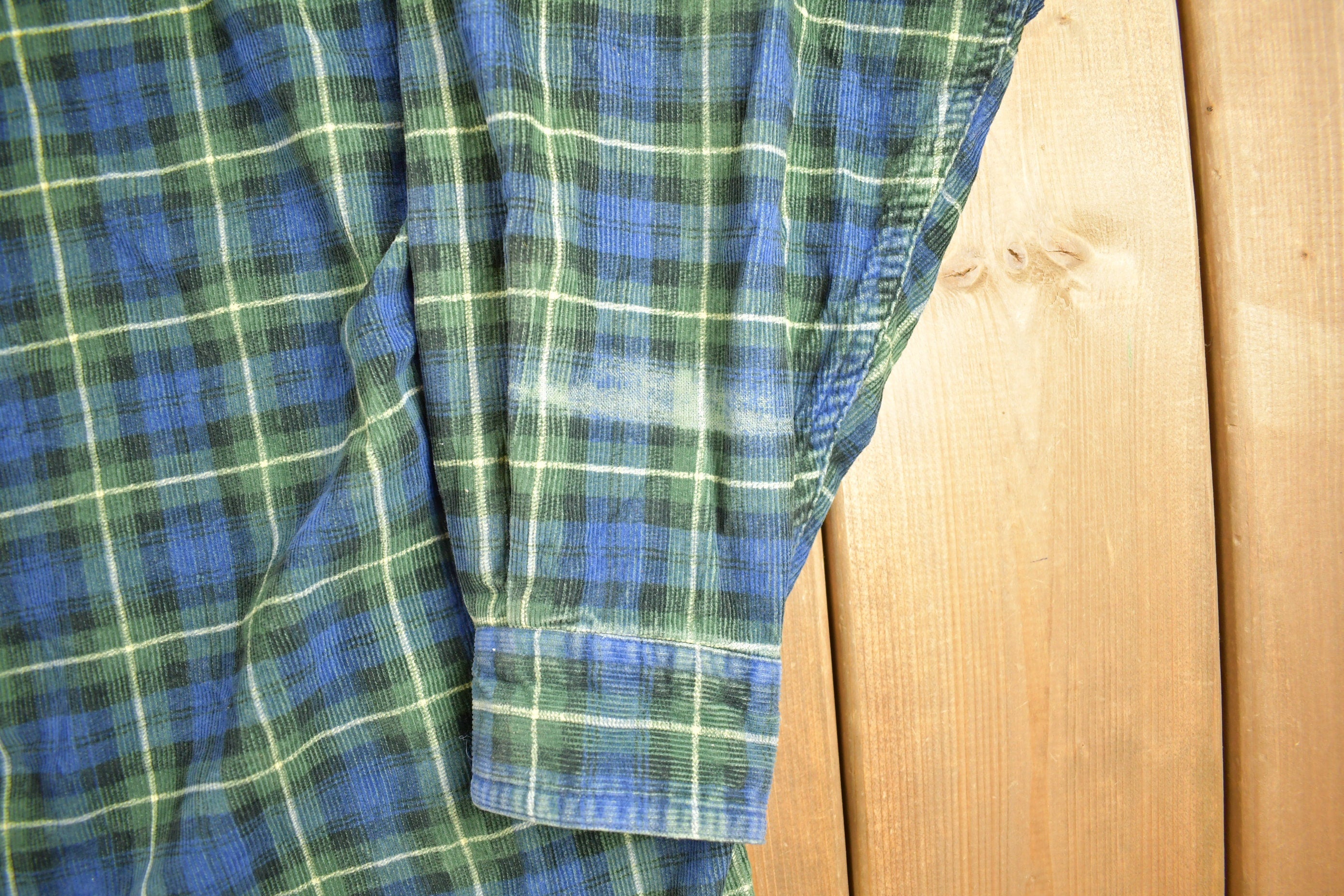 Vintage 1990s G. H. Bass & Co Plaid Flannel Button Up Shirt