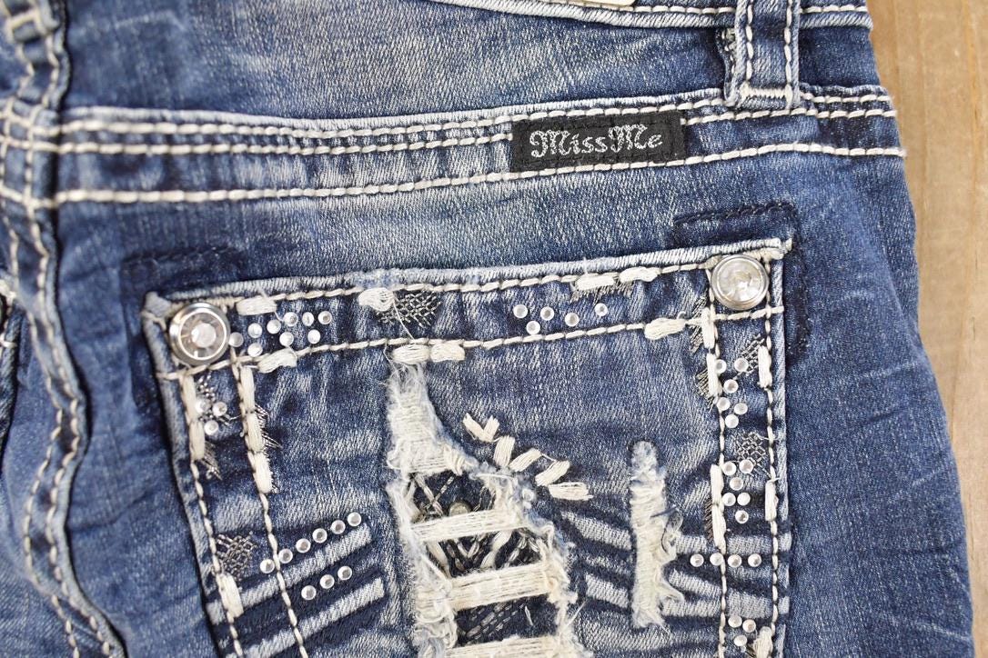 Vintage Deadstock Y2K Miss Me Bedazzled Low Rise Jeans Women's Size 26x31