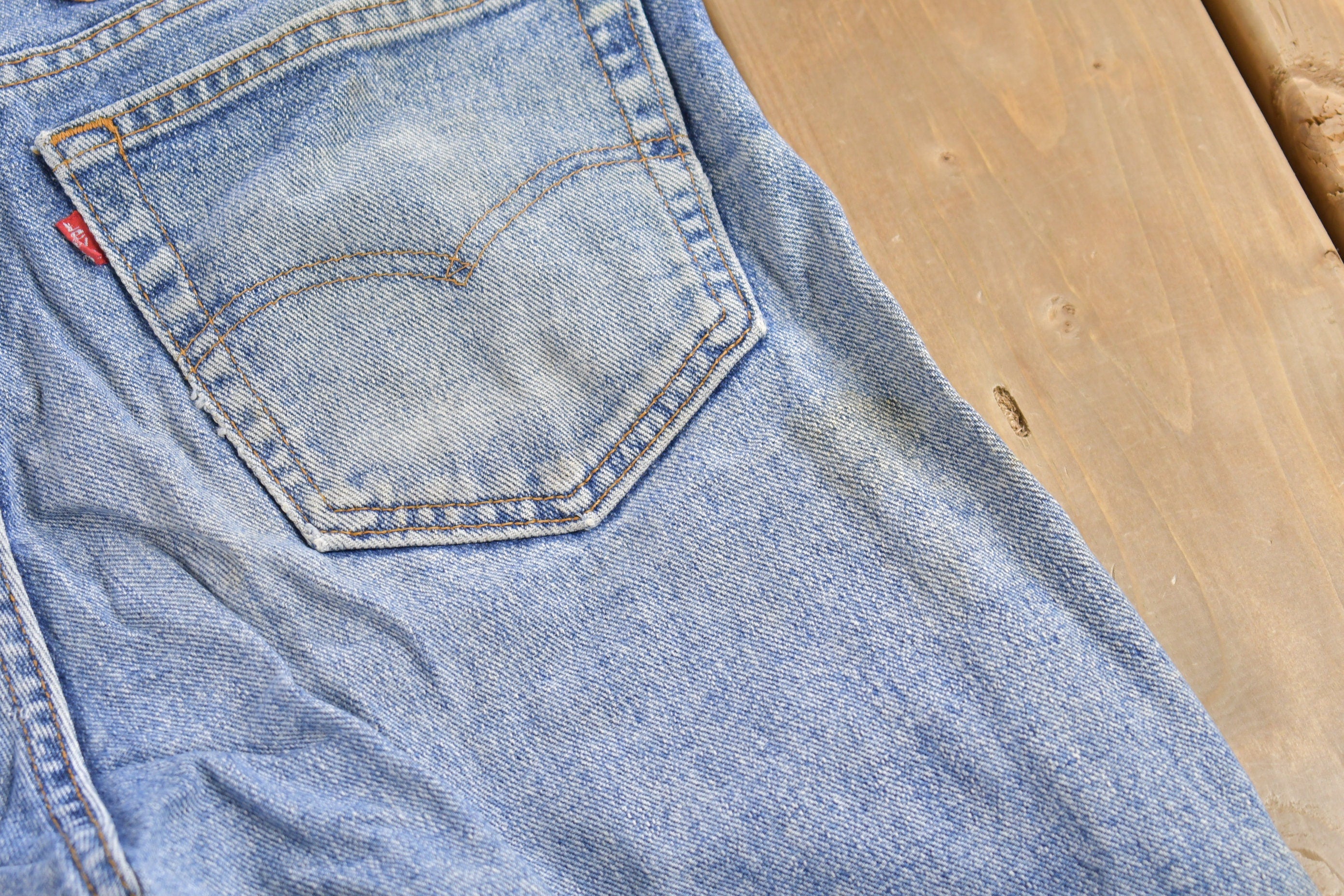 Vintage 1990s Levi's 550 Red Tab Jeans Size 34 x 31