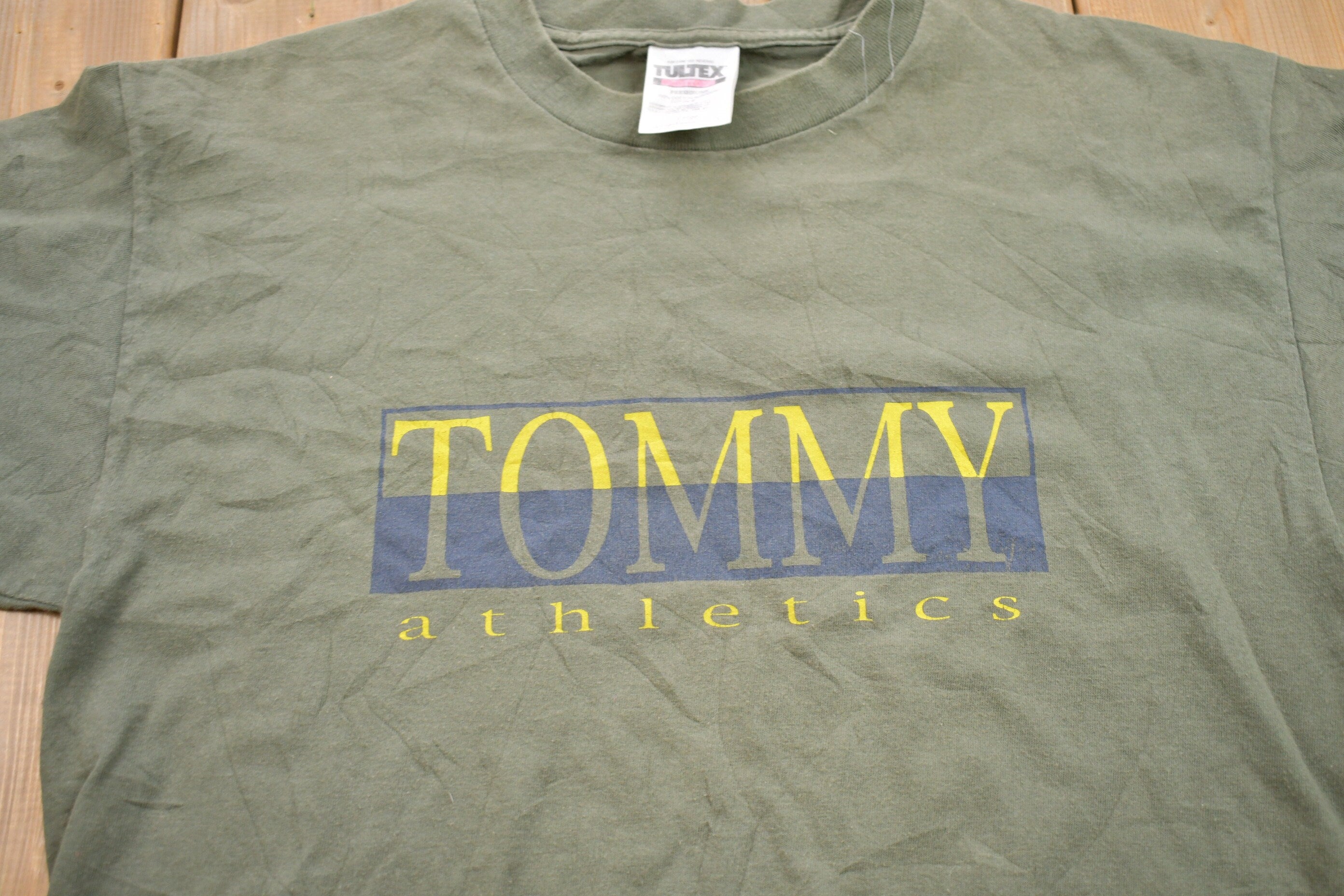 Vintage 1990s Tommy Hilfiger Graphic T-Shirt