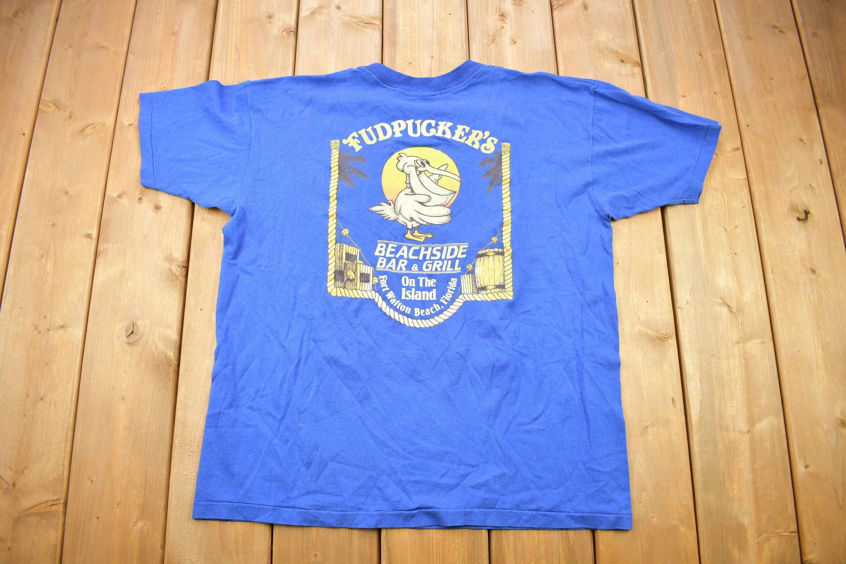 Vintage 1990s Fudpuckers Beachside Bar & Grill Souvenir T Shirt