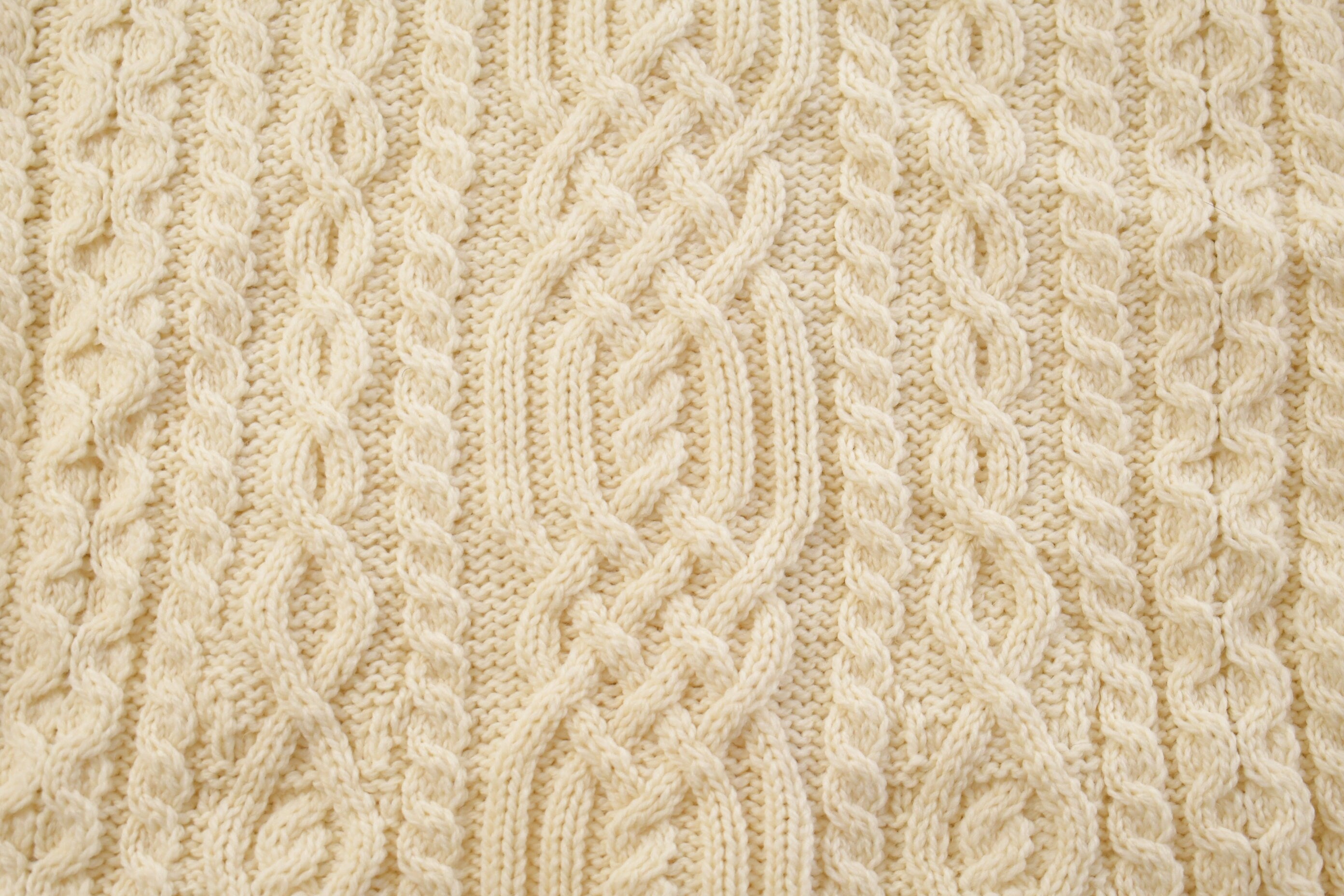 Vintage 1980s Aran Crafts 100% Wool 3D Cable Knit Cardigan Sweater