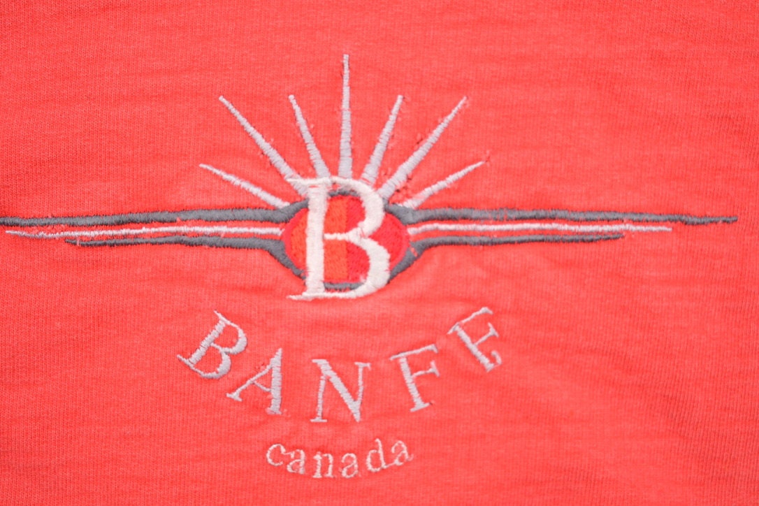 Vintage 1990s Banff Canada Crewneck Sweatshirt / 90s Crewneck / Souvenir Sweater / Streetwear / Travel And Vacation / Banff Vintage