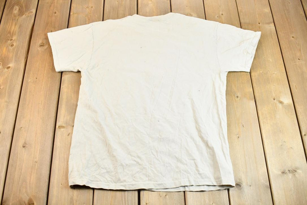 Vintage 2000s Wild Oats Sea World Graphic Manatee T-Shirt
