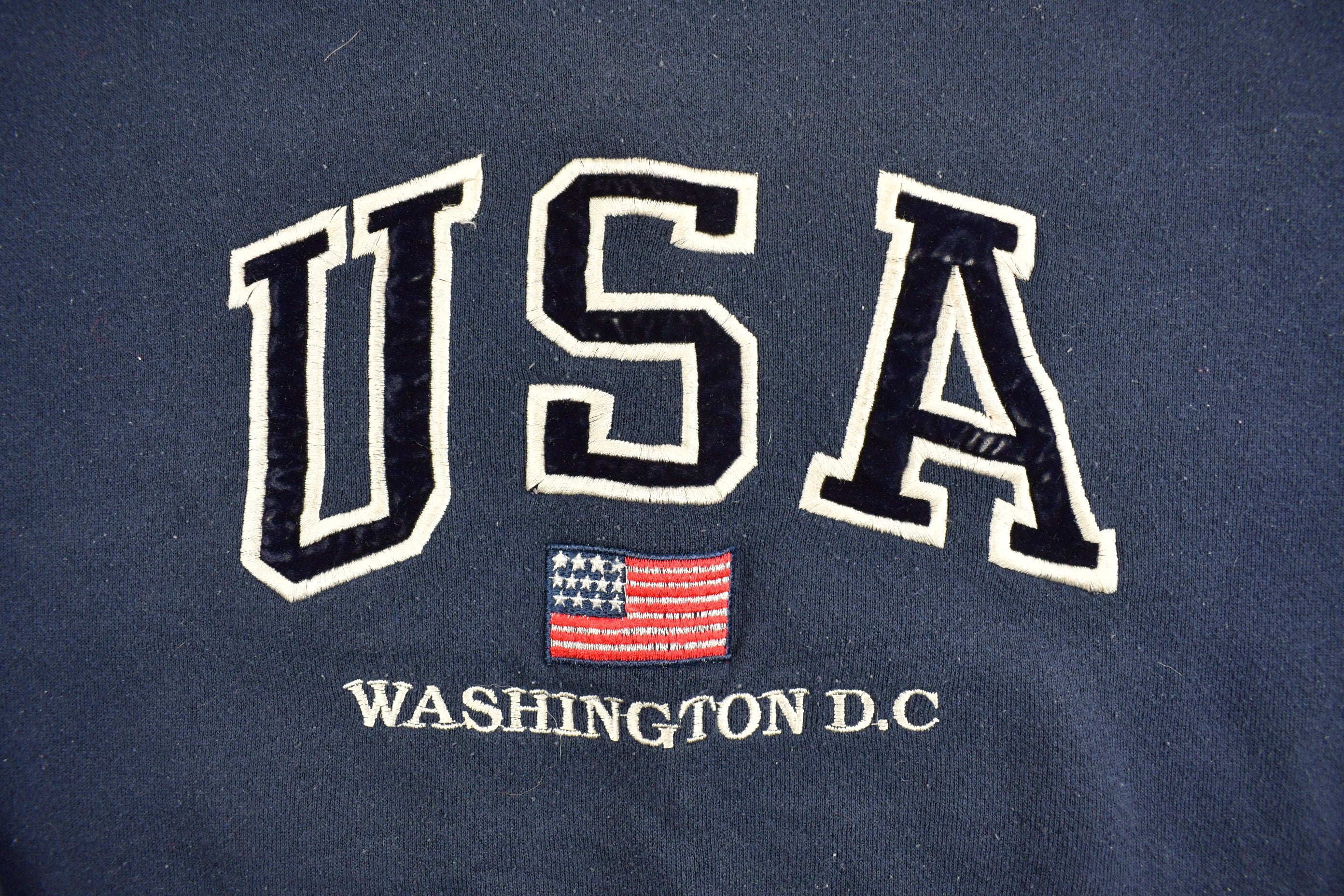 Vintage 1990s USA Washington D.C Embroidered Crewneck Sweatshirt