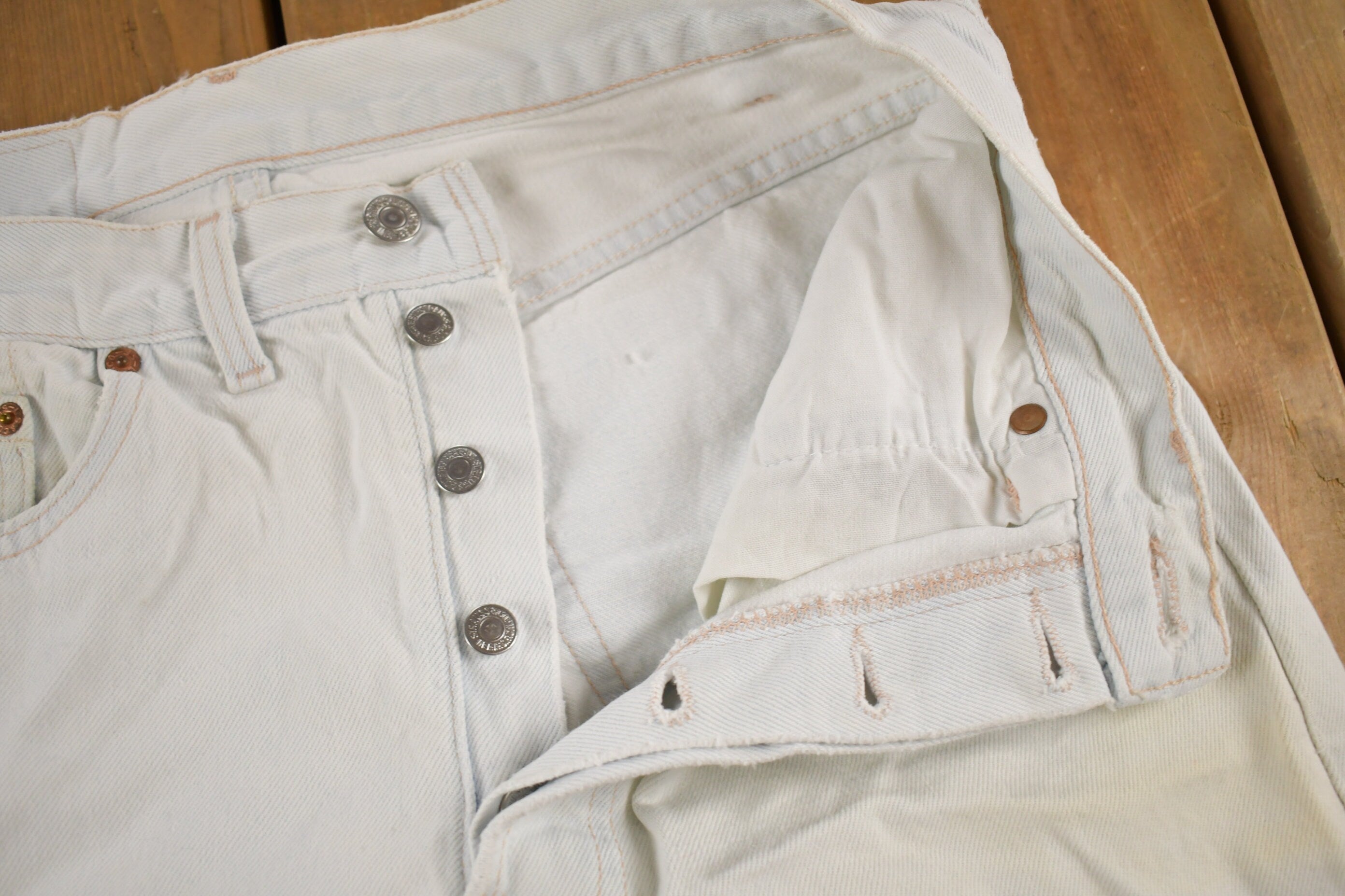 Vintage 1990s Levi's 501 Red Tab White Denim Jeans Size 31 x 28