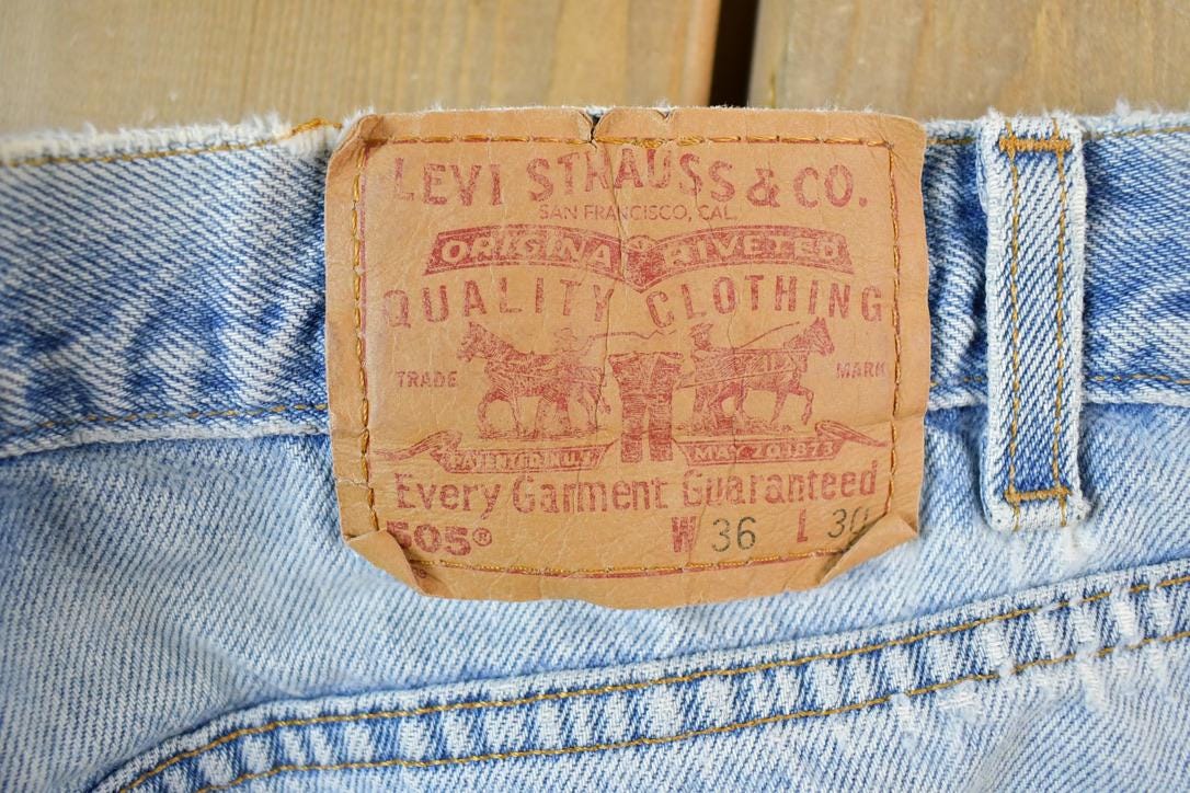 Vintage 1990s Levi Strauss Red Tab 505 Denim Jeans Size 36 x 30
