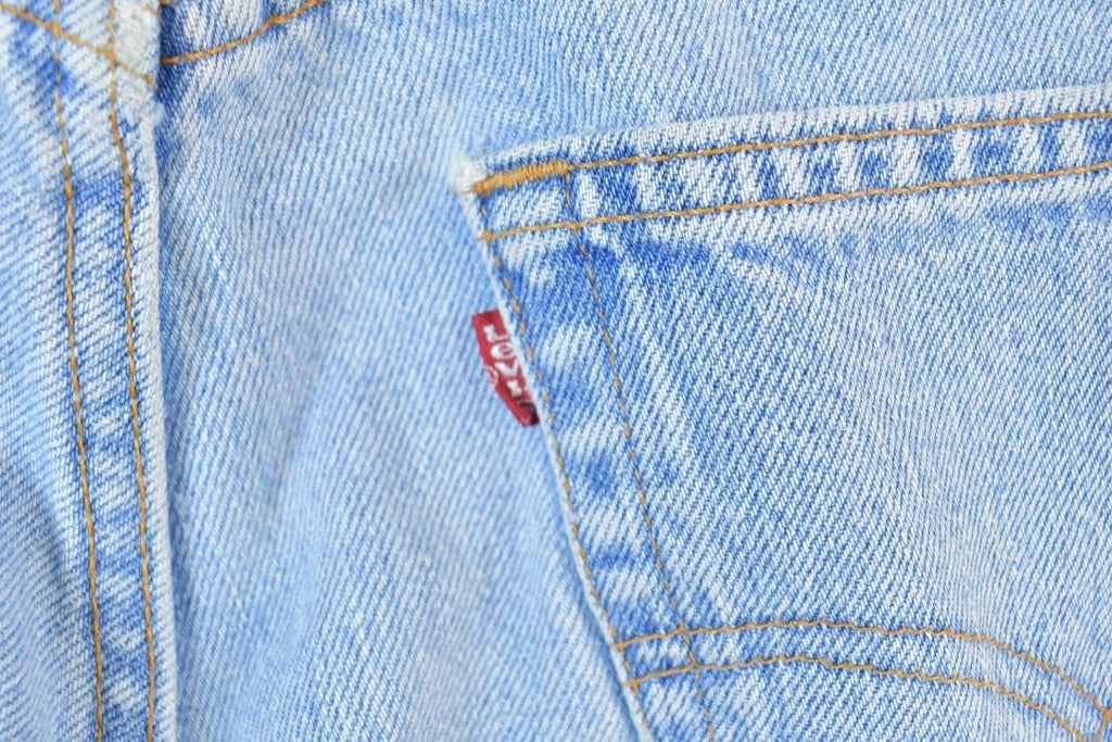 Vintage 1990s Levi Strauss 550 Red Tab Denim Jeans Size 32 x 30