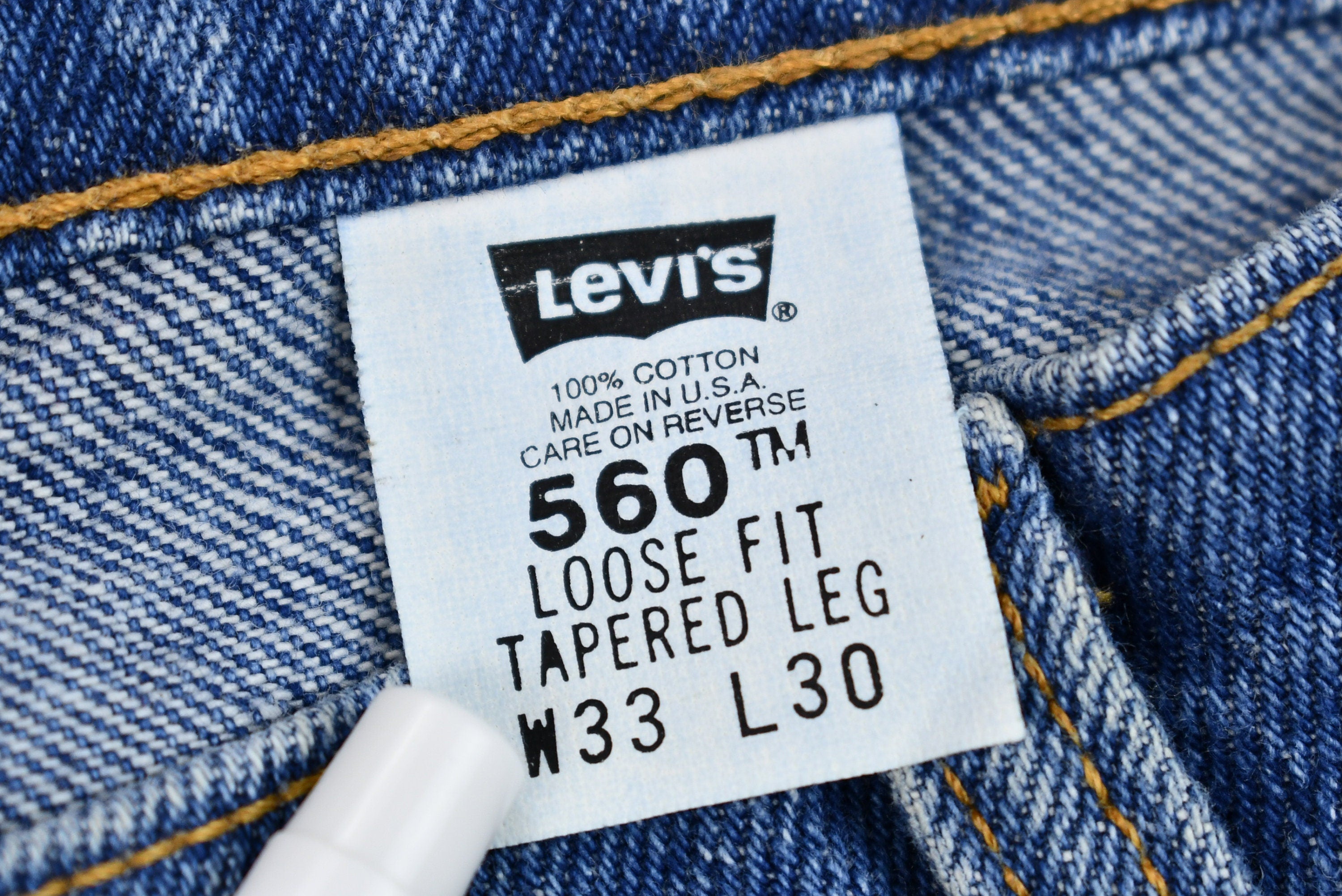 Vintage 1990s Levi's 560 Medium Wash Loose Fit Tapered Leg Mom Jeans
