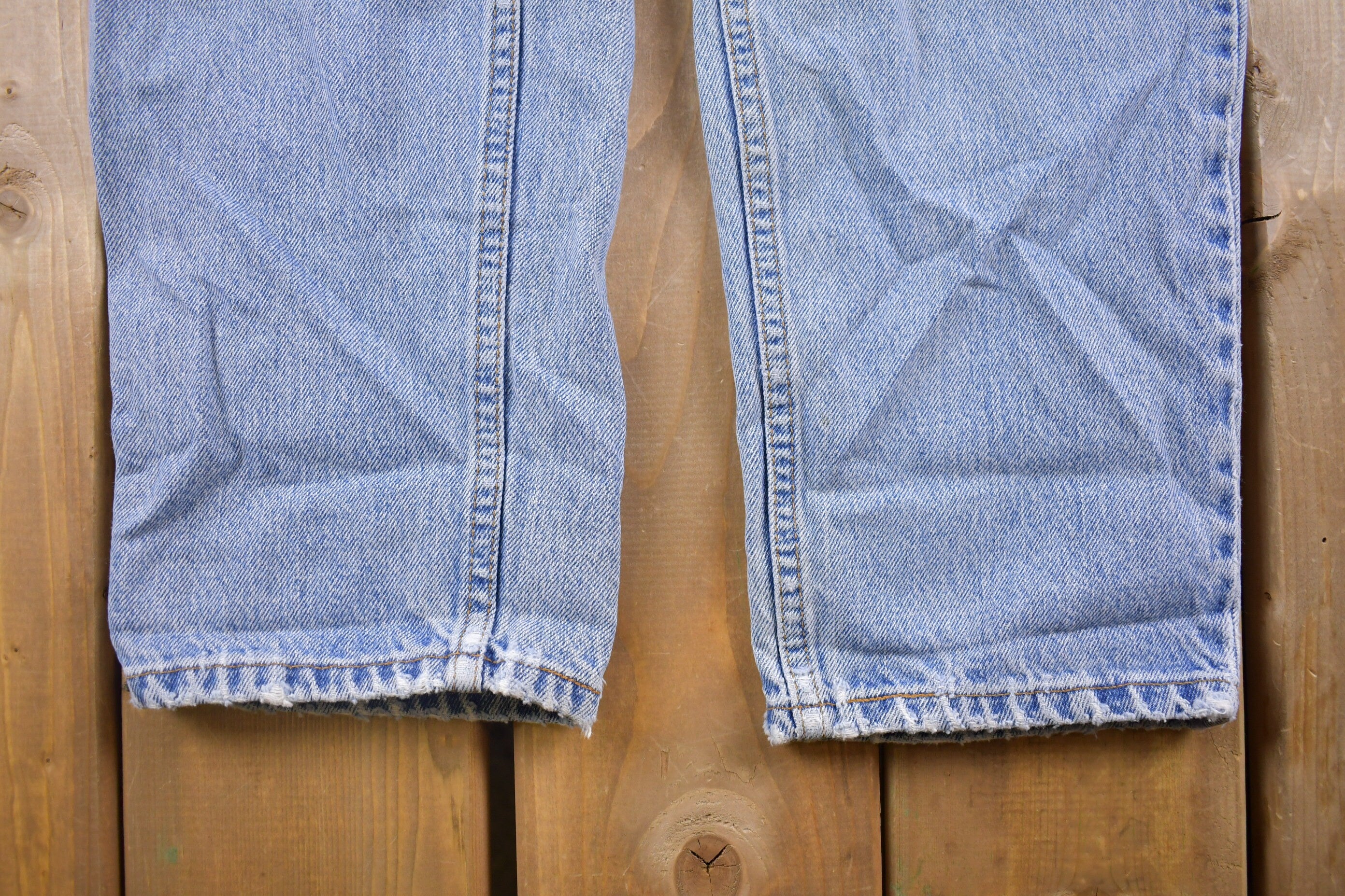 Vintage 1990s Levi's 550 Red Tab Jeans Size 32 x 31