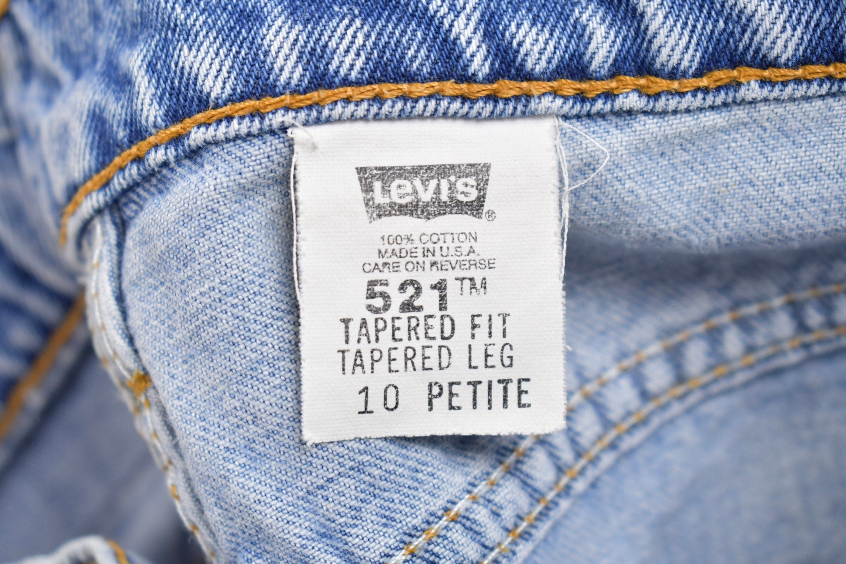 Vintage 1990s Levi's 521 Red Tab Denim Jeans Size 27 x 26.5