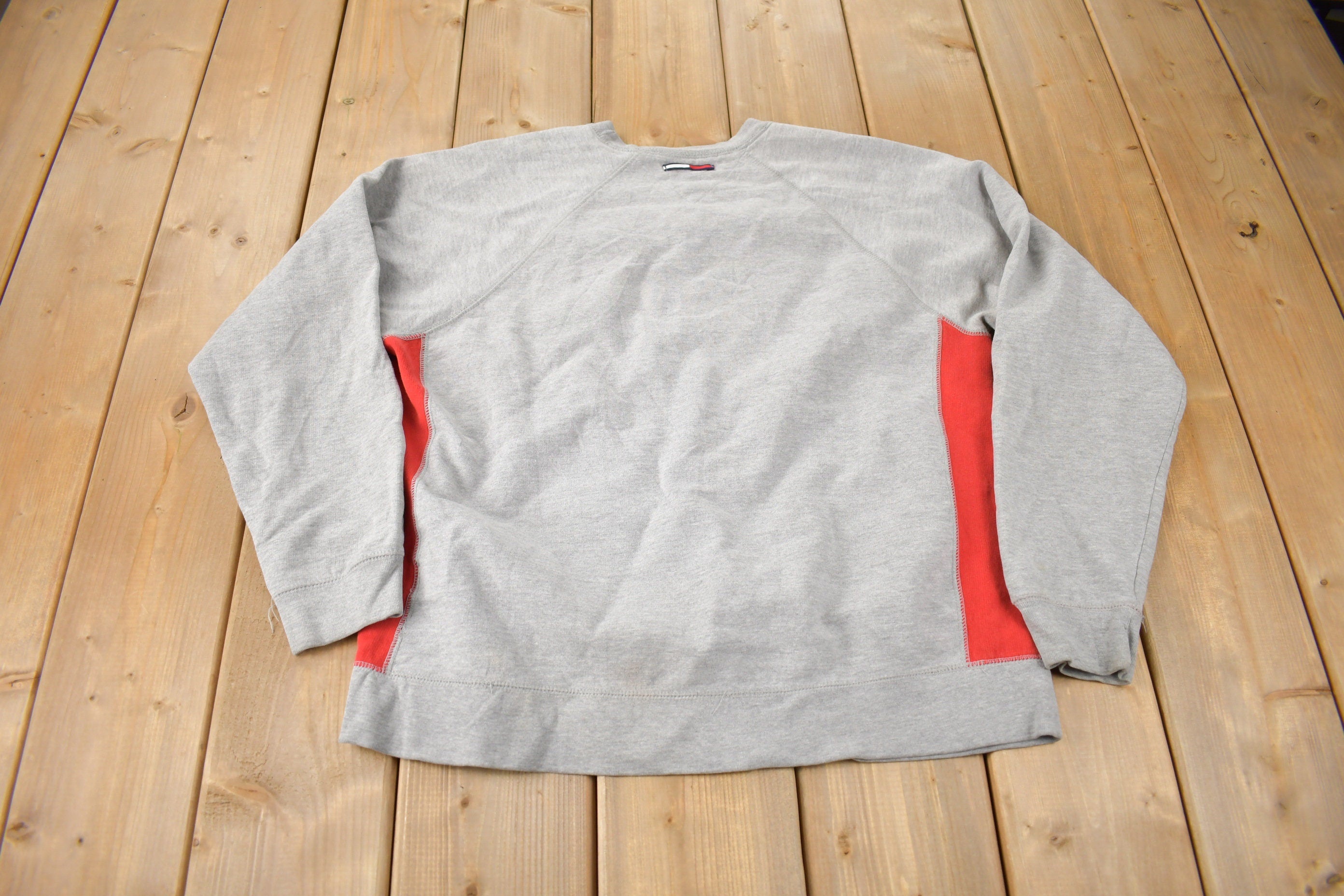 Vintage 1990s Tommy Hilfiger Tommy Girl Embroidered Crewneck Sweatshirt Size M