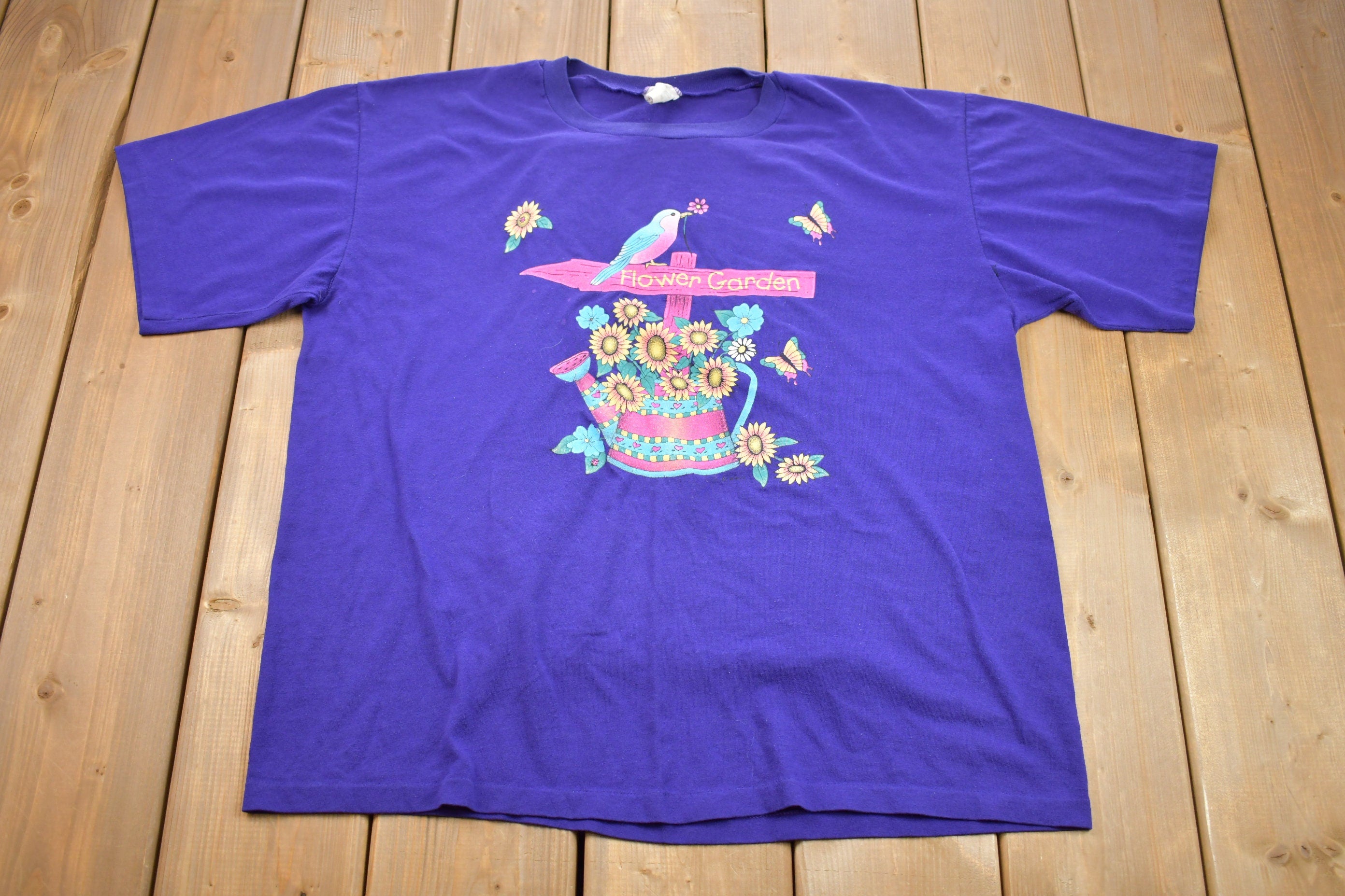 Vintage 90's Cute Flower Garden Animal T-Shirt