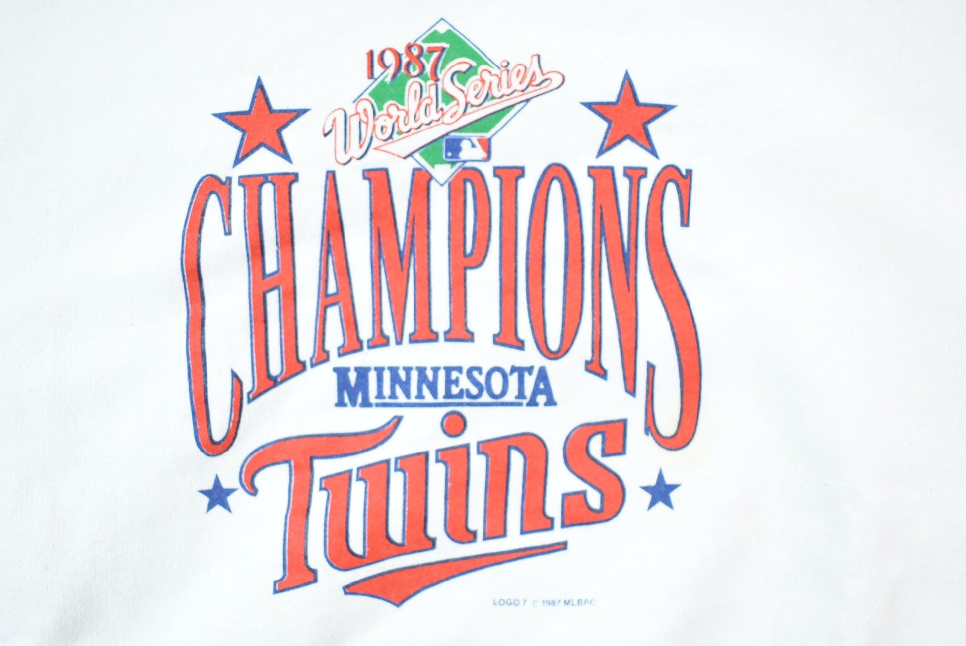 Vintage 1987 Minnesota Twins World Series Champions Logo 7 MLB Crewneck Sweatshirt / Made In USA / Embroidered Sportswear / Americana