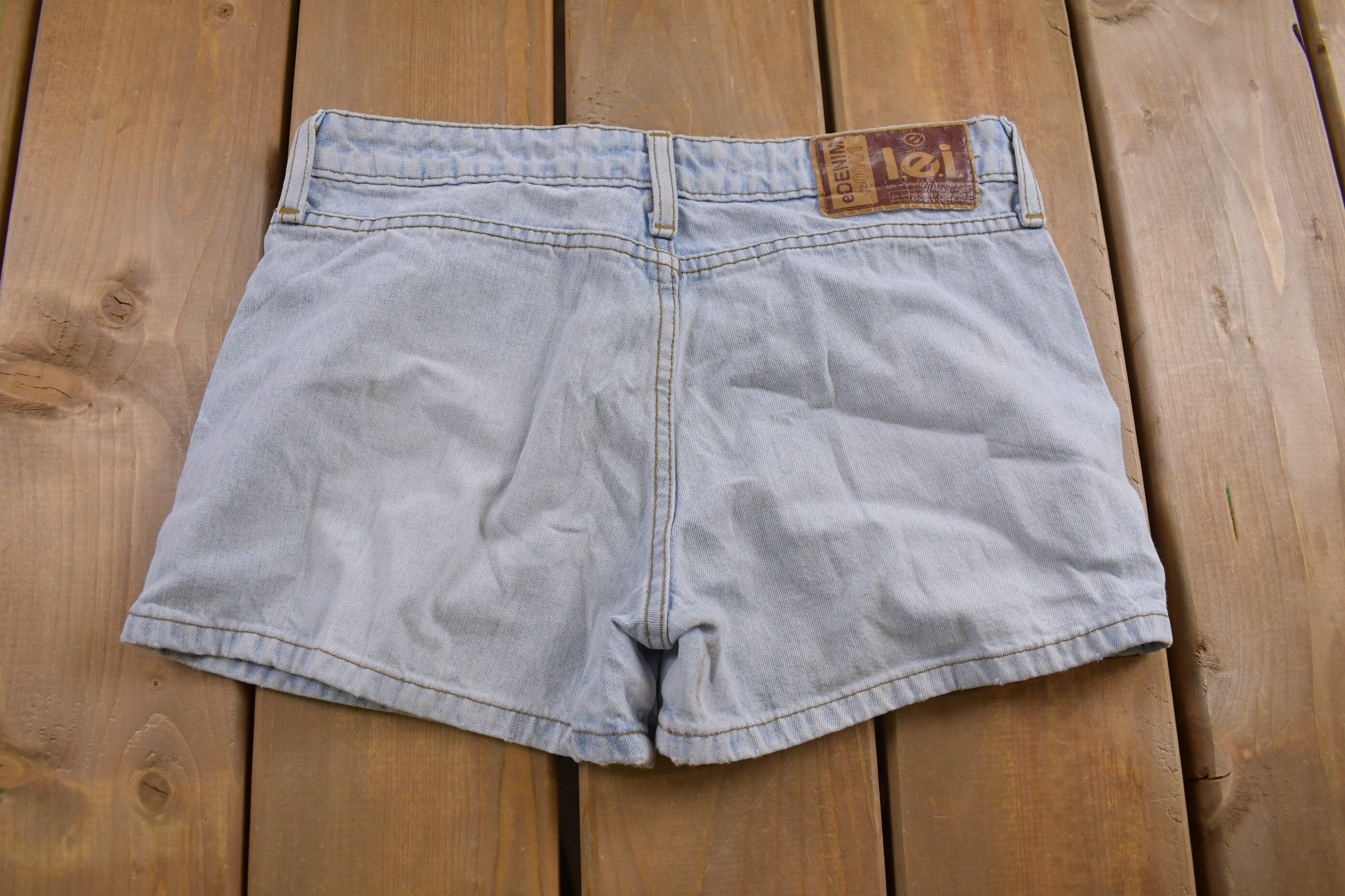 Vintage 1990s L.E.I Jean Short Shorts 28 x 3