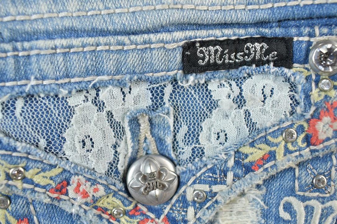 Vintage Y2K Miss Me Bedazzled Low Rise Jeans Size 26x31