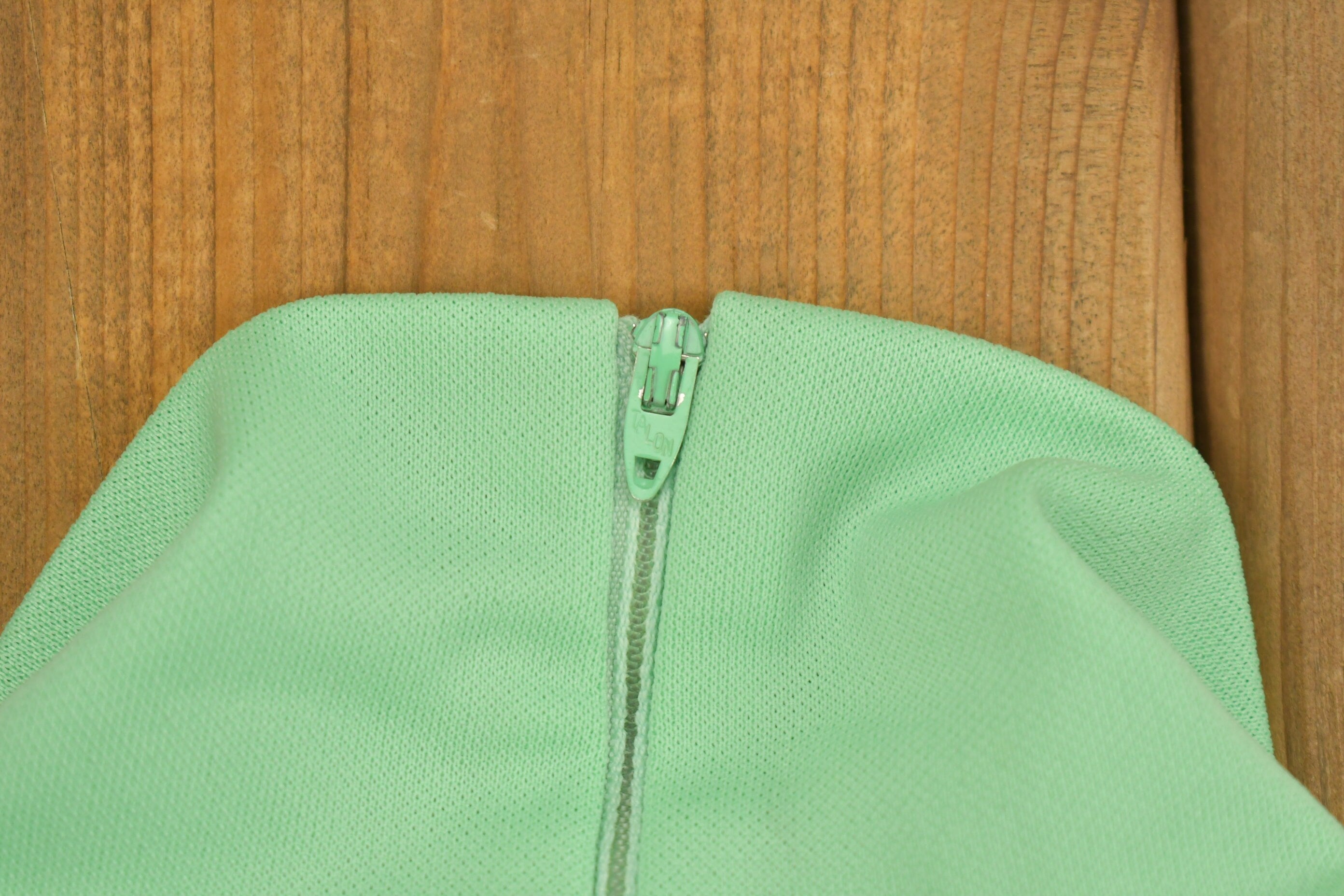 Vintage 1980s Women's Green Blank Sleeveless Zip Up Shirt
