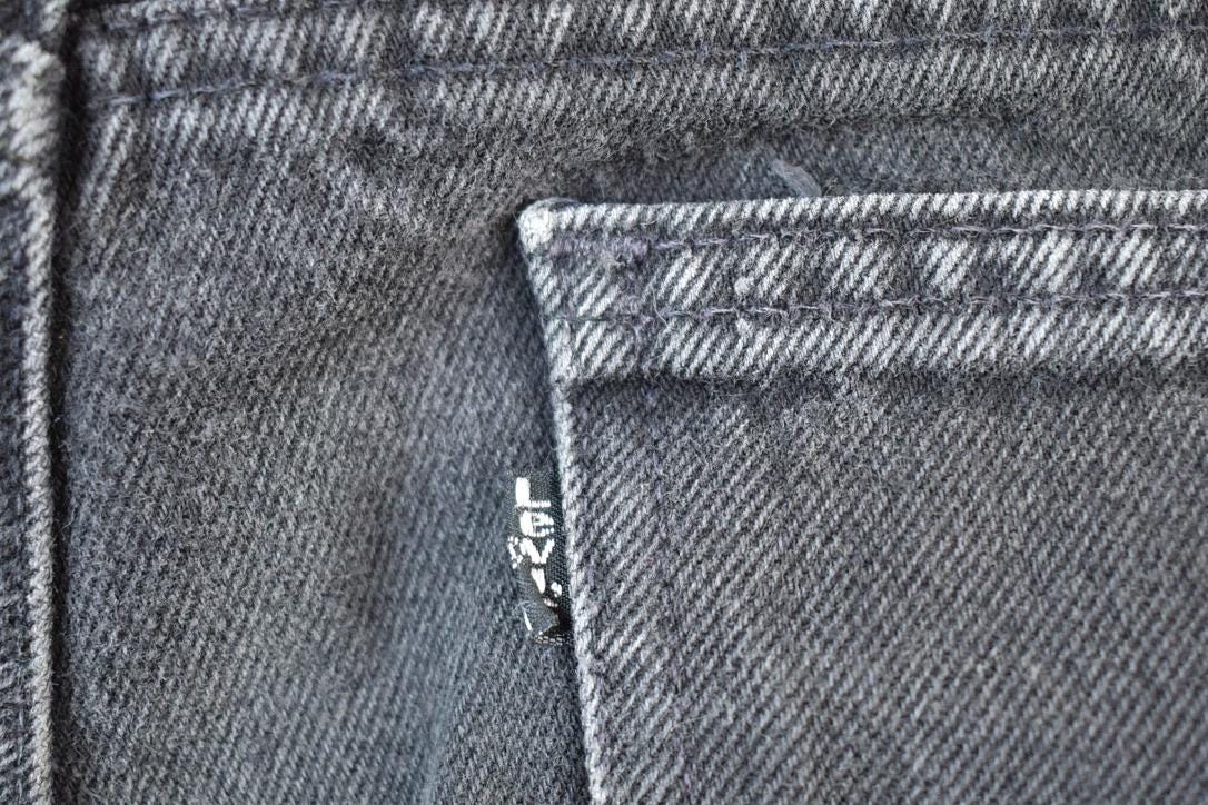Vintage 1990s Levi Strauss Black Tab 550 Denim Jeans Size 33 x 32