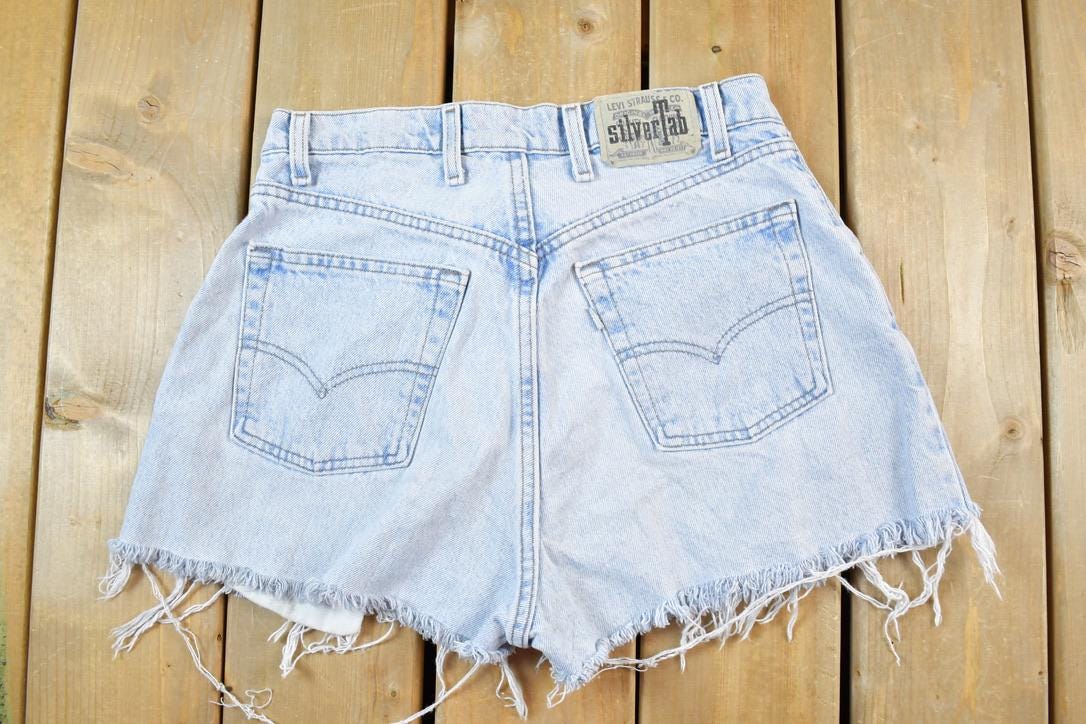 Vintage 1990s Levi Strauss SilverTab Denim Jean Shorts Size 32 x 1