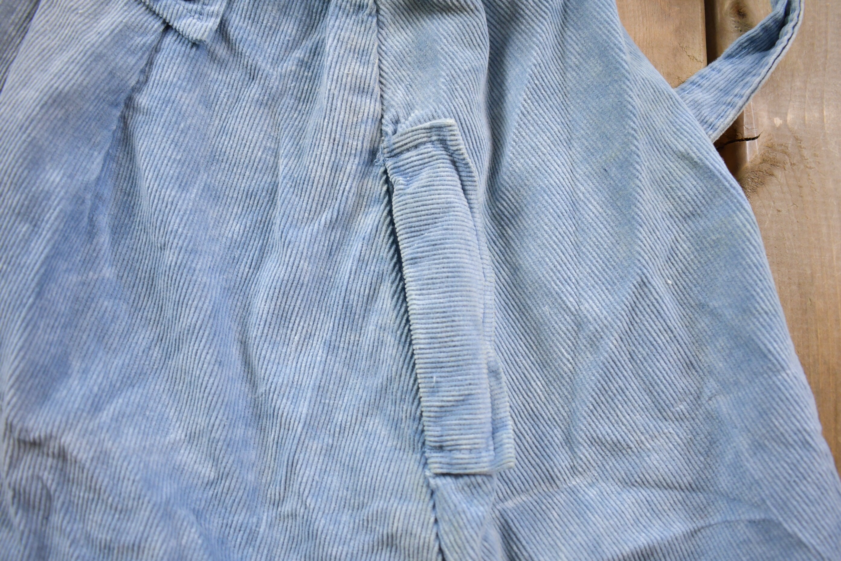 Vintage 1990s Blank Blue Corduroy Pocket Skirt Size 26 x 26