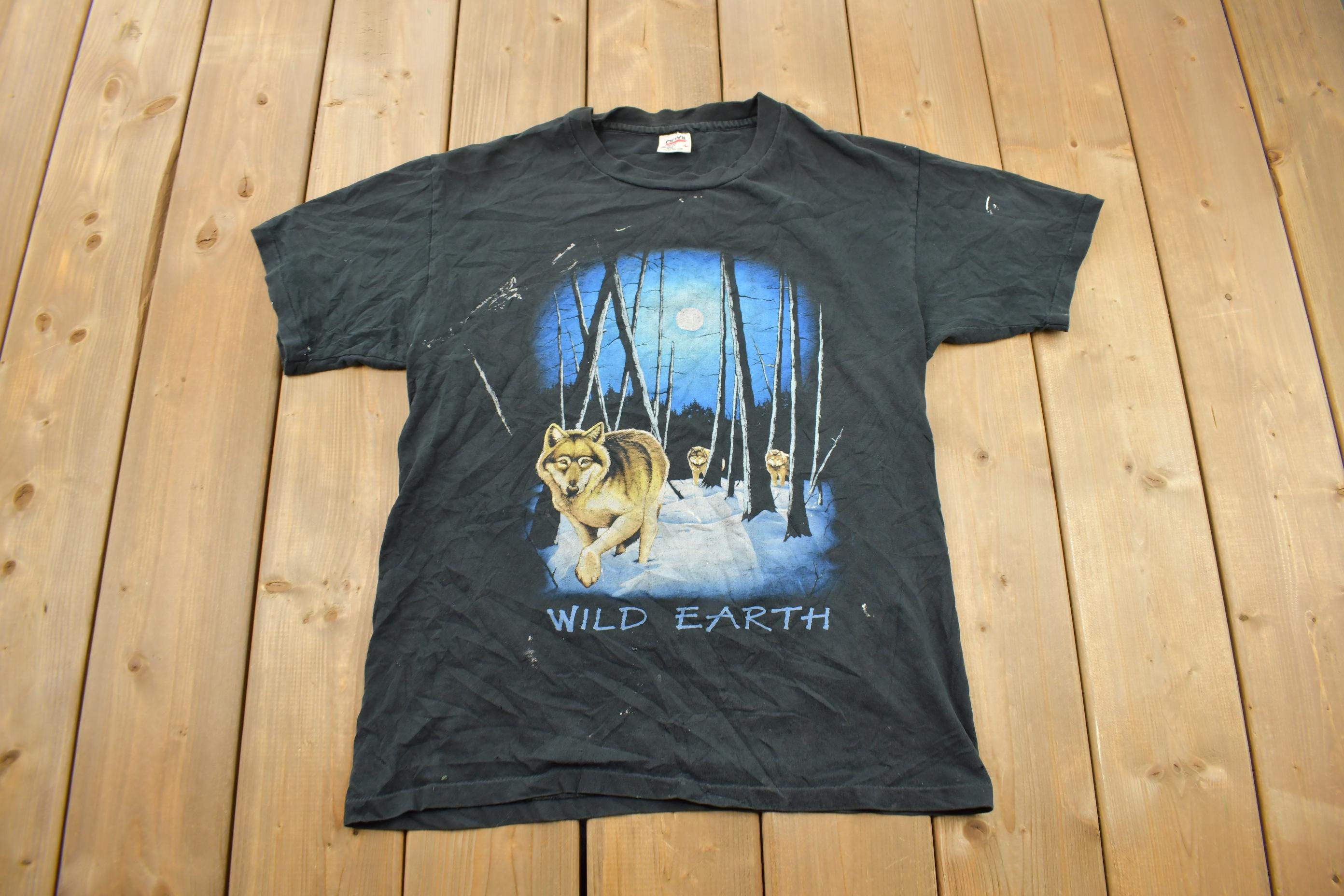 Vintage 1990s Wild Earth Wolf Theme Graphic T-Shirt