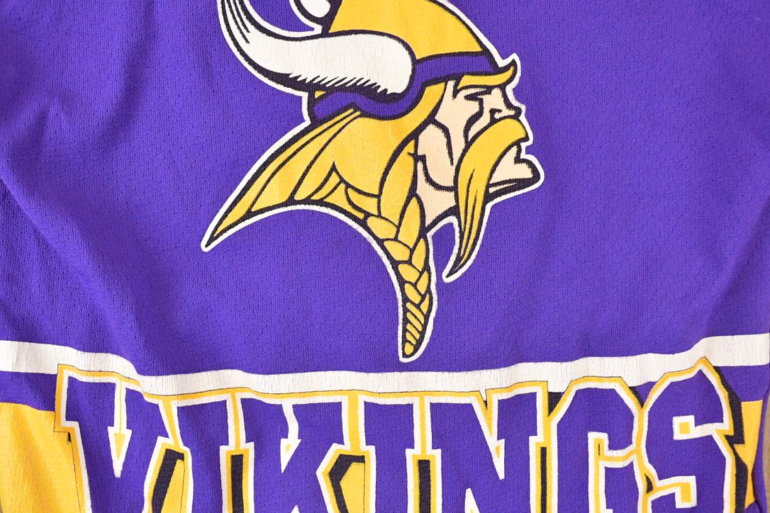 Vintage 1990s Minnesota Vikings AOP NFL T-Shirt Youth S