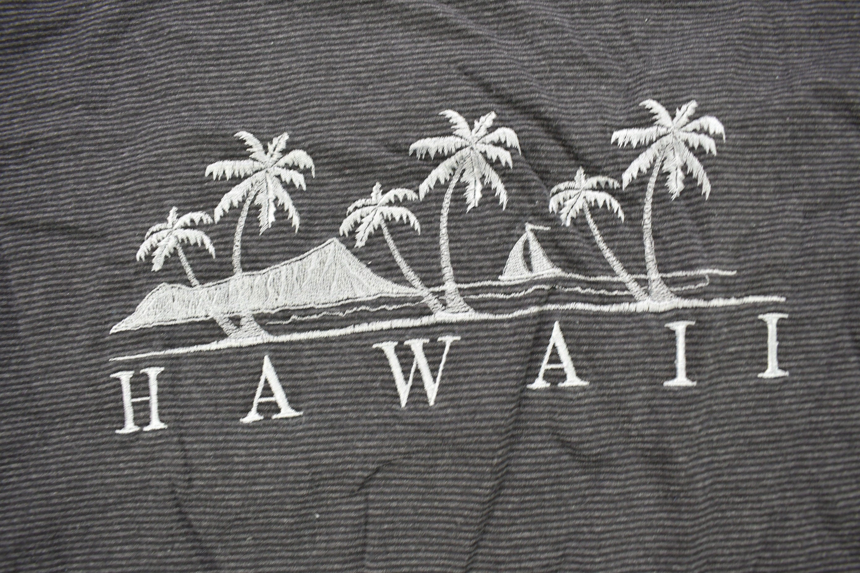 Vintage 1990s Hawaii Embroidered Souvenir T Shirt
