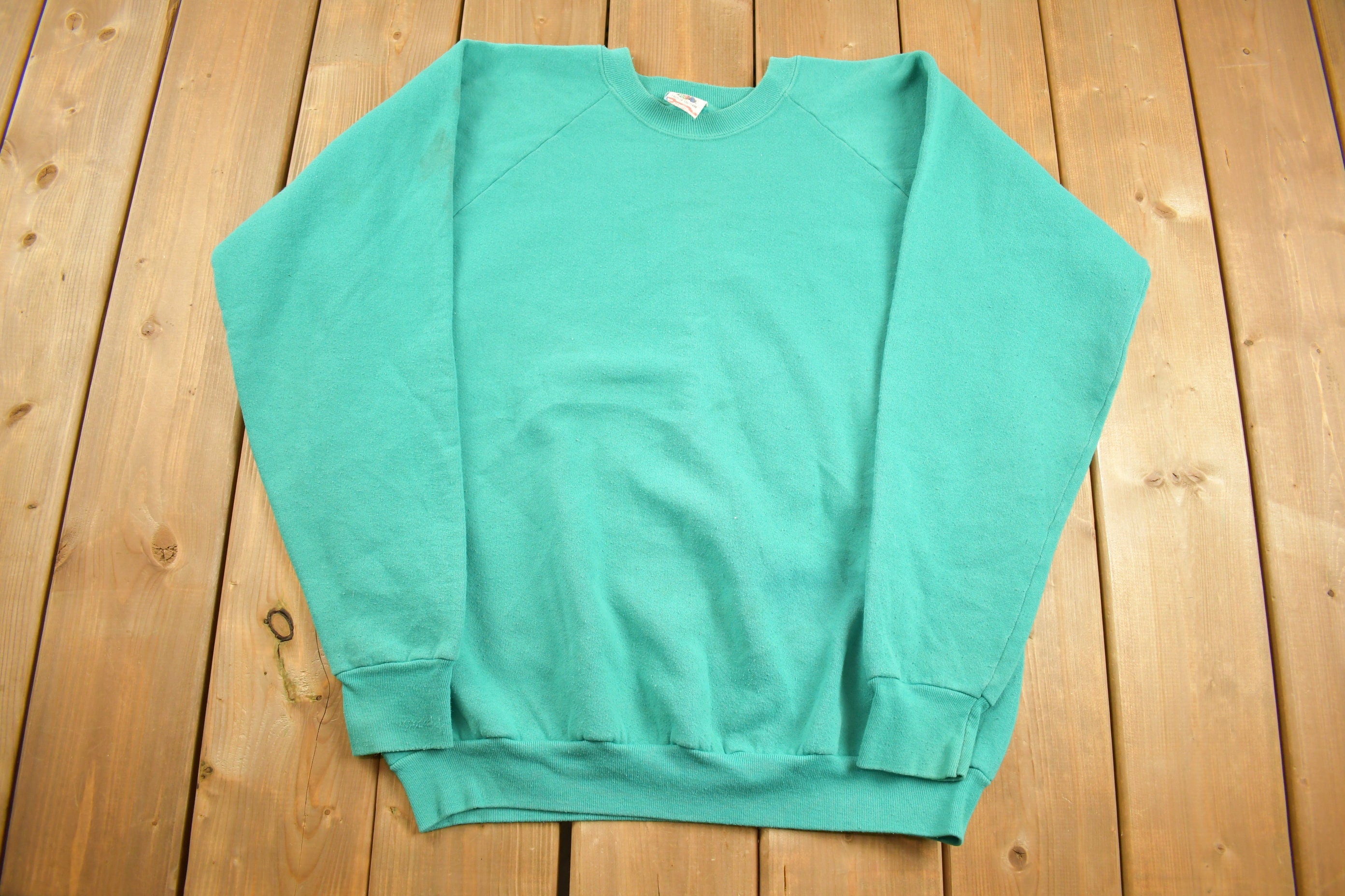 Vintage 1980s Fruit Of The Loom Blank Green Raglan Crewneck Sweatshirt