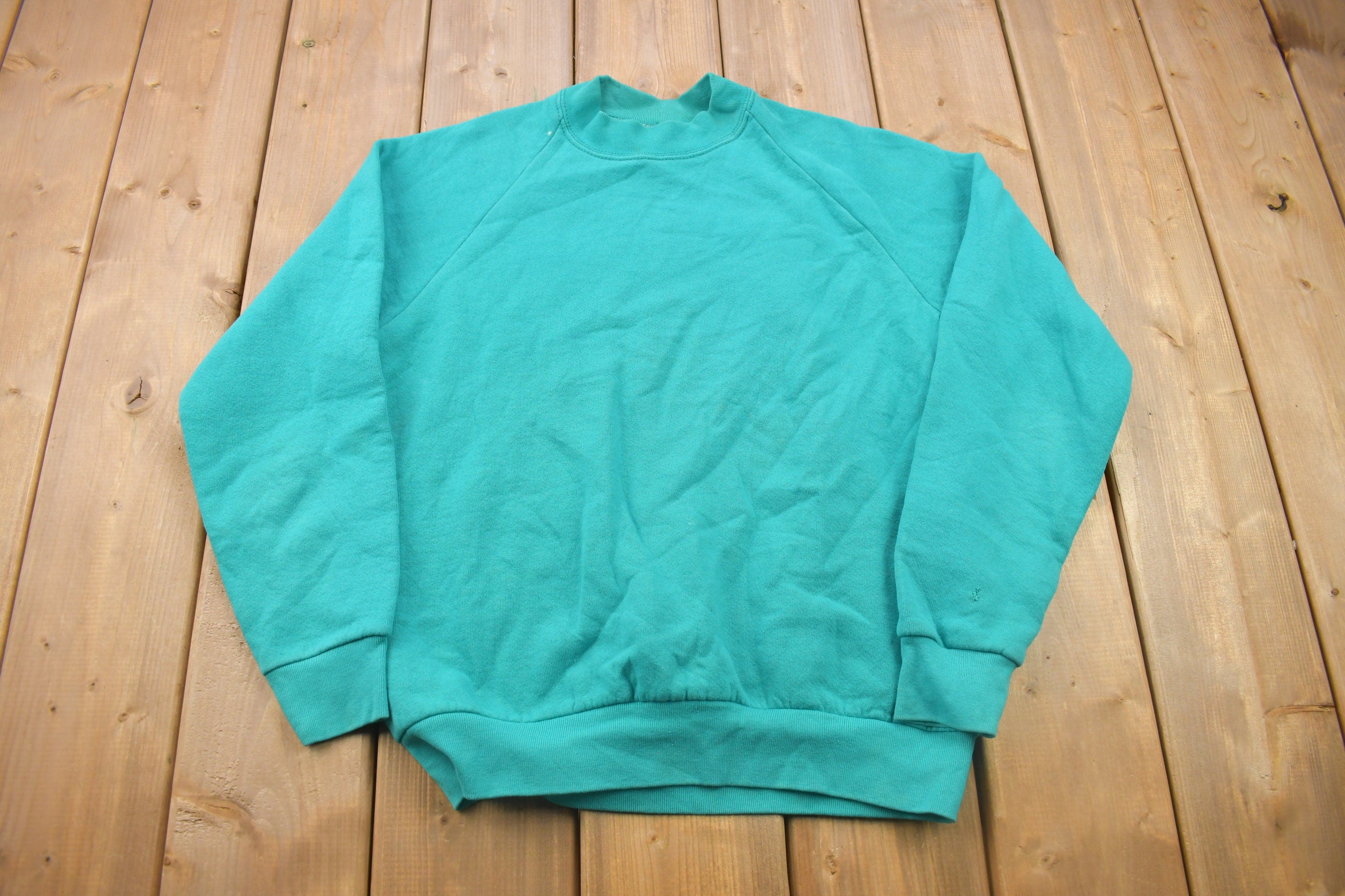 Vintage 1990s Fruit of the Loom Blank Raglan Crewneck Sweatshirt