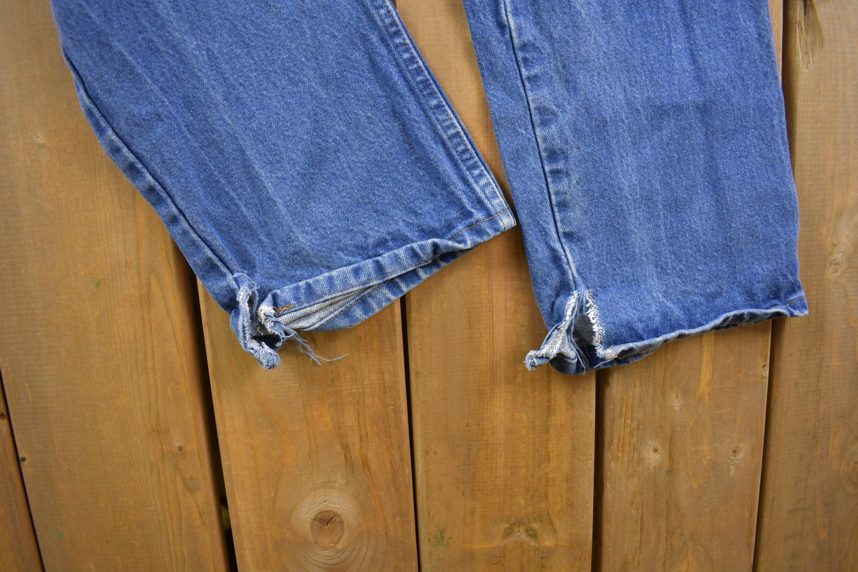 Vintage 1990s Wrangler Blue Denim Distressed Jeans Size 32 x 30