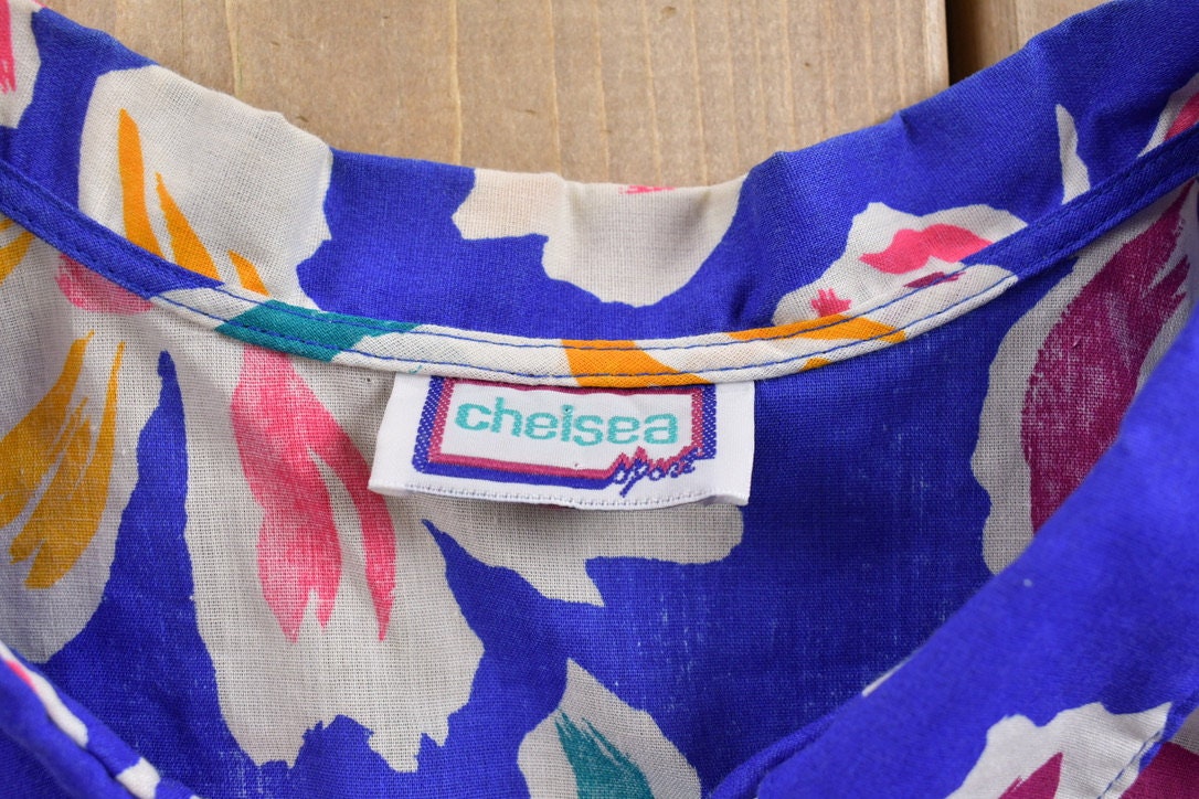 Vintage 1990s Chelsea Tropical Floral Button Up Shirt