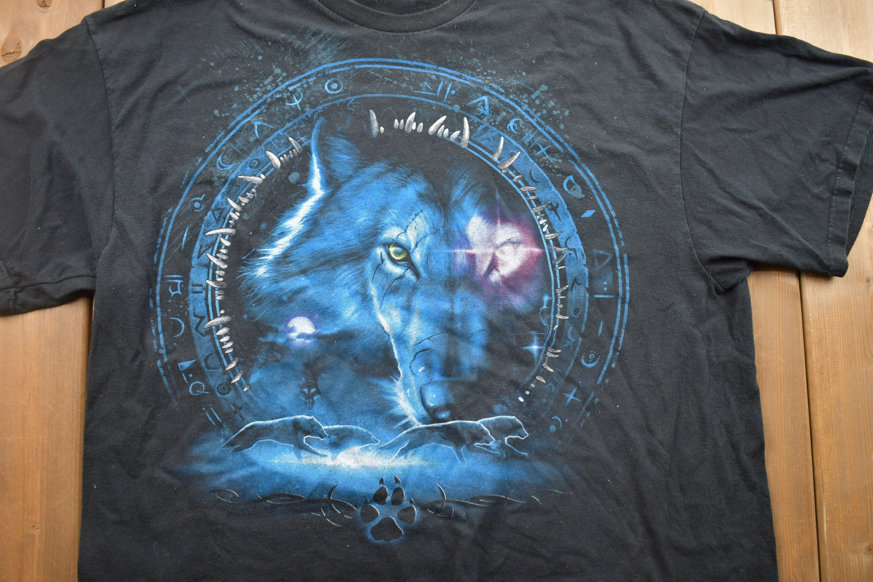 Vintage 1990s Wolf Pack Animal Theme Graphic T-Shirt