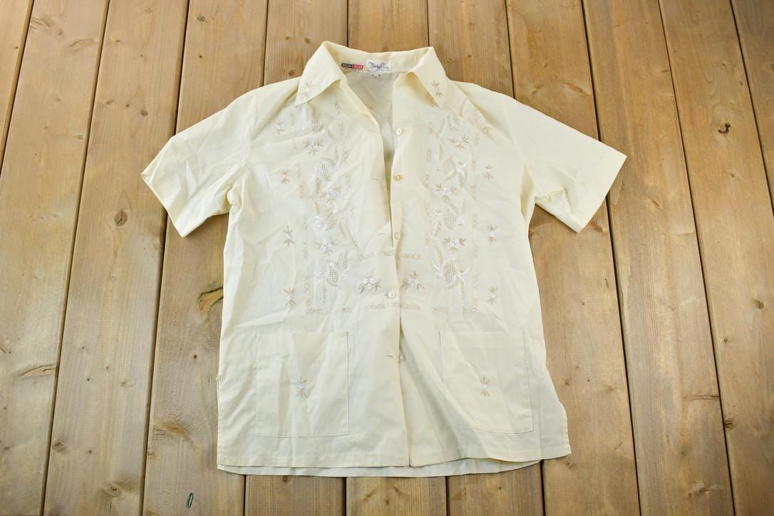 Vintage 1970s Viginia Womens wear Button Up Polo Style Shirt
