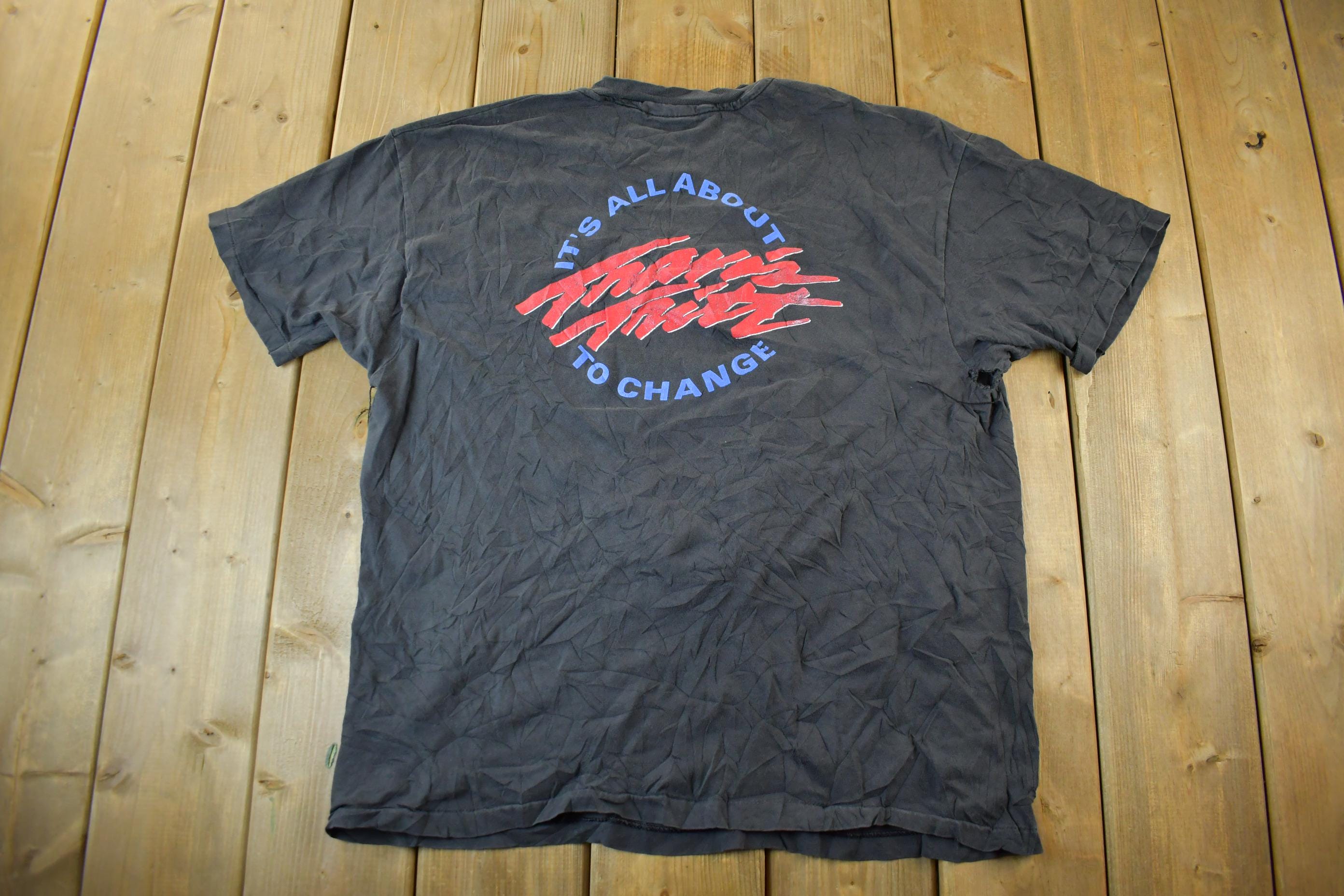 Vintage 1990s Travis Tritt It's All About To Change Graphic Country Music T-Shirt Men's XL  Tour Concert Graphic  Single Stitch  Hanes