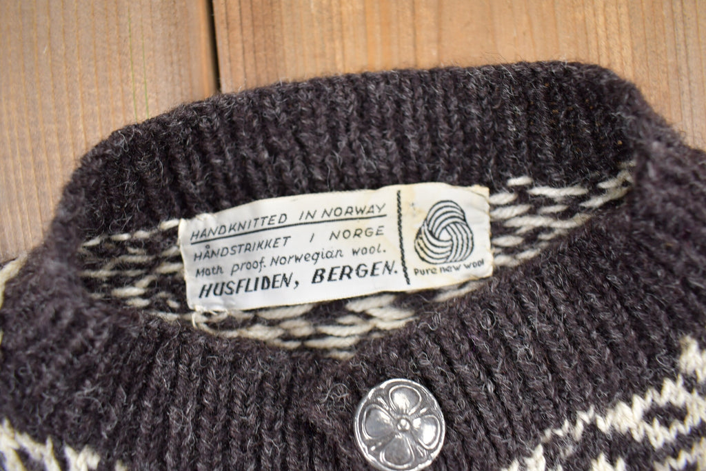 Vintage 1980s 100% Wool Winter Theme Knit Sweater